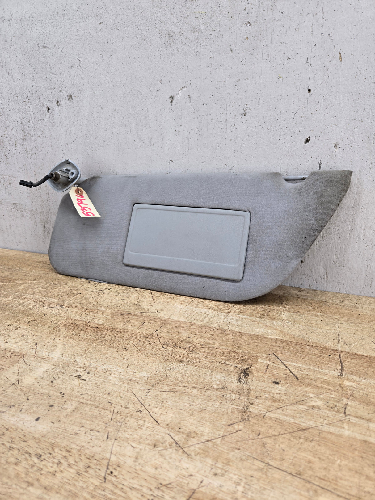 2002-2007 Ford Excursion / Super Duty Driver Side Sun Visor With Light F250 F350 F450 F550 LH