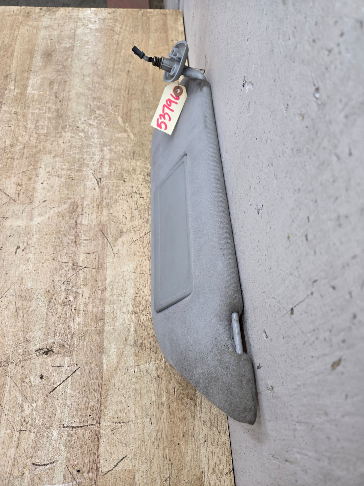 2002-2007 Ford Excursion / Super Duty Driver Side Sun Visor With Light F250 F350 F450 F550 LH