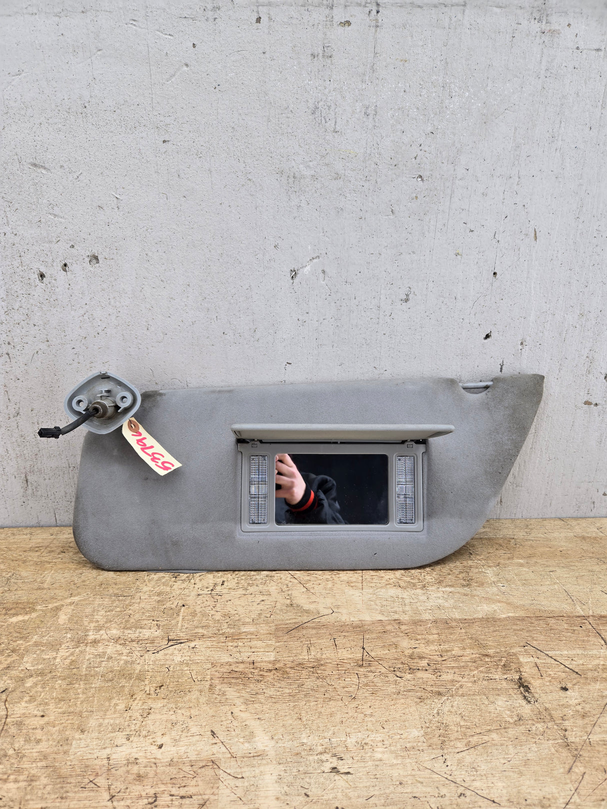 2002-2007 Ford Excursion / Super Duty Driver Side Sun Visor With Light F250 F350 F450 F550 LH