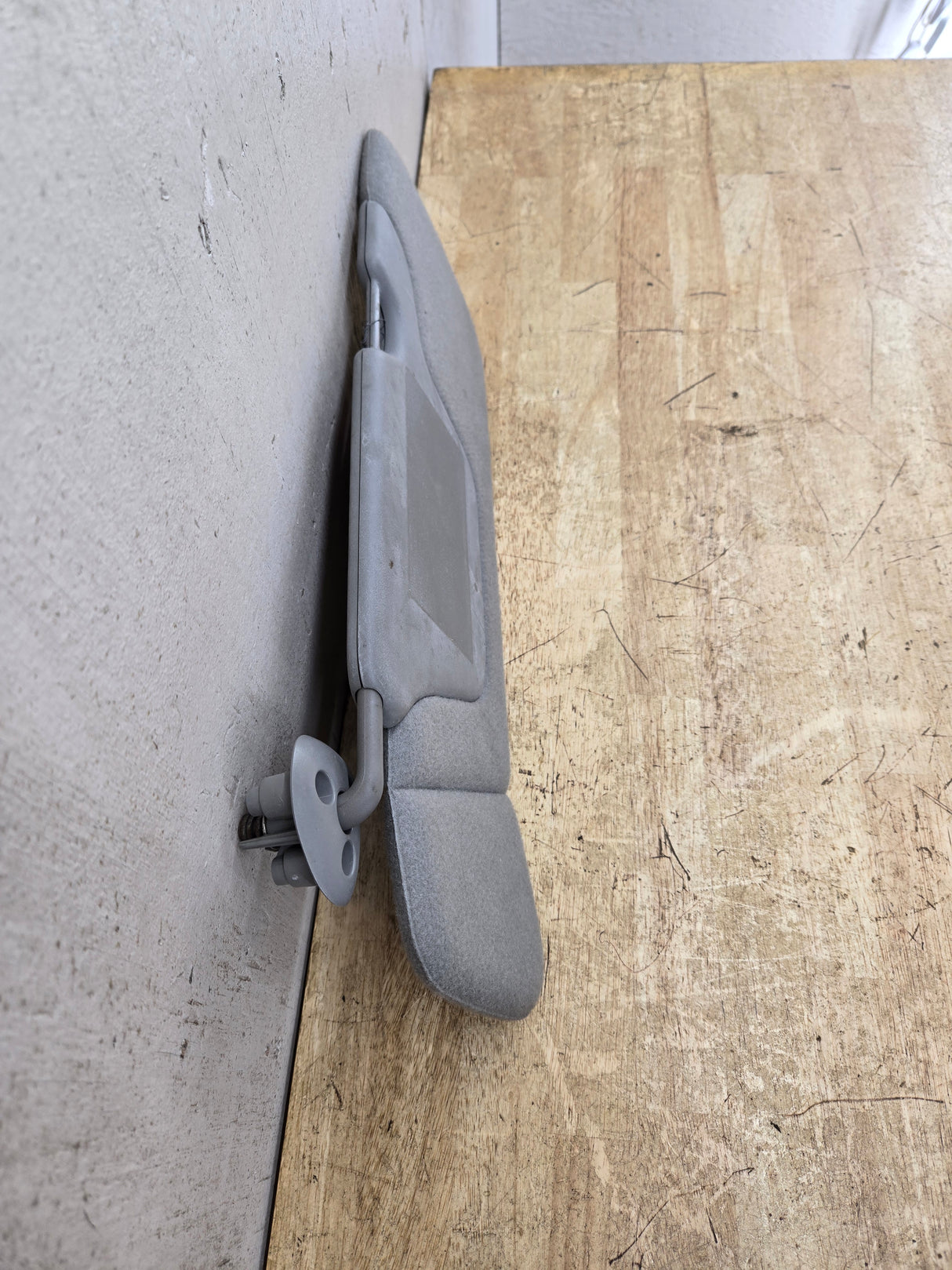1999-2002 Chevrolet Silverado / GMC Sierra 1500 2500 3500 HD Passenger Side Sun Visor