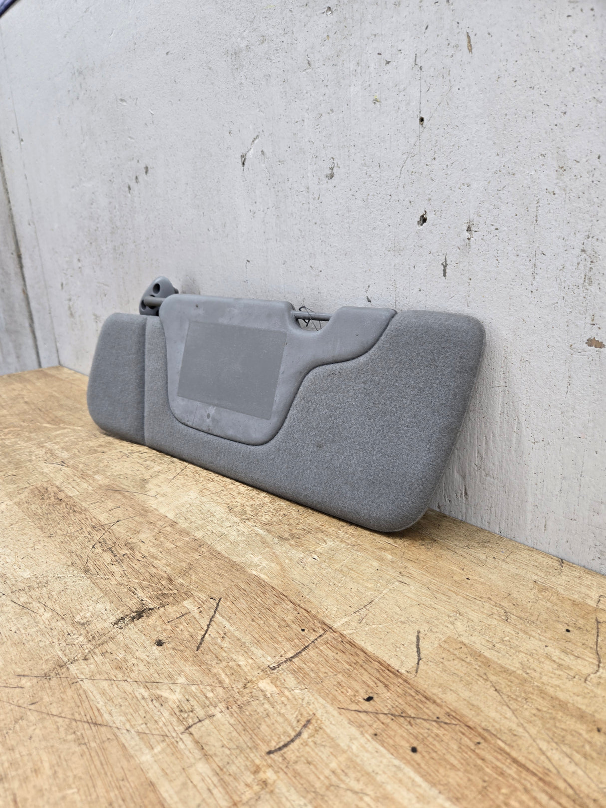 1999-2002 Chevrolet Silverado / GMC Sierra 1500 2500 3500 HD Passenger Side Sun Visor