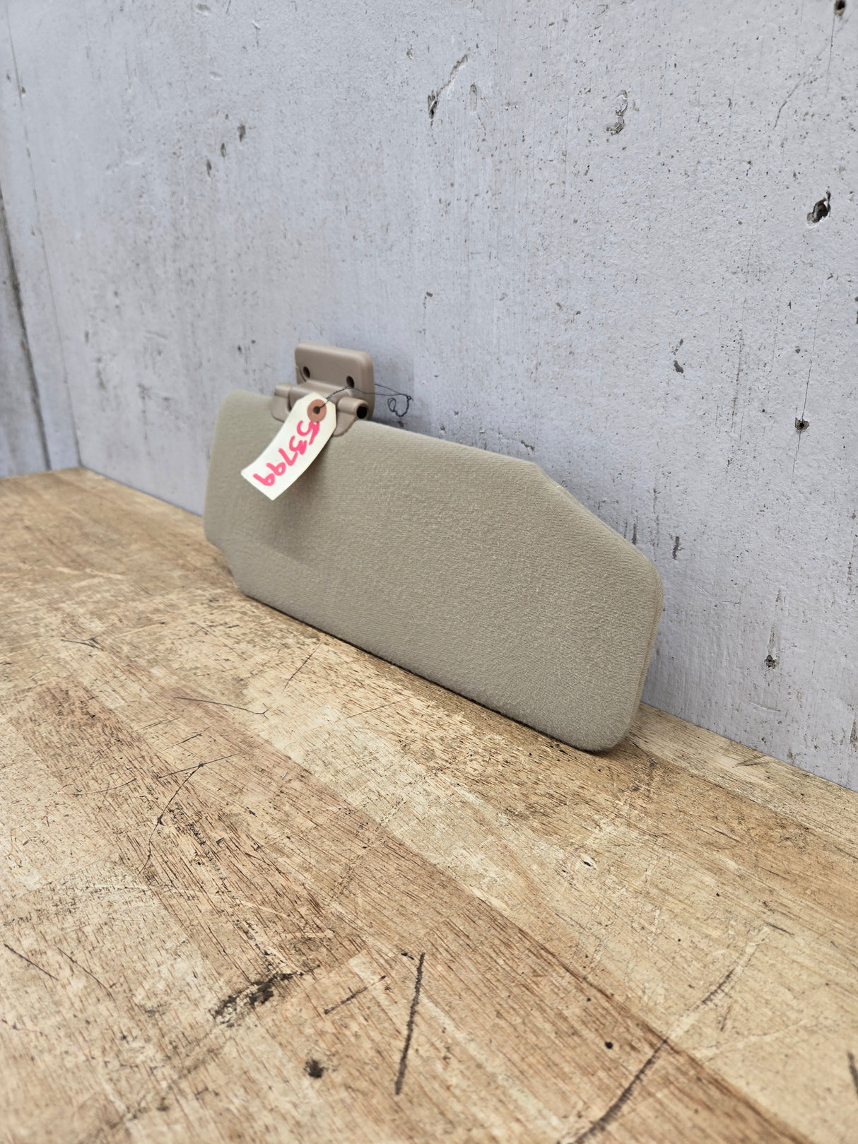 2002-2005 Ford Excursion Passenger Dual Side Sun Visor RH