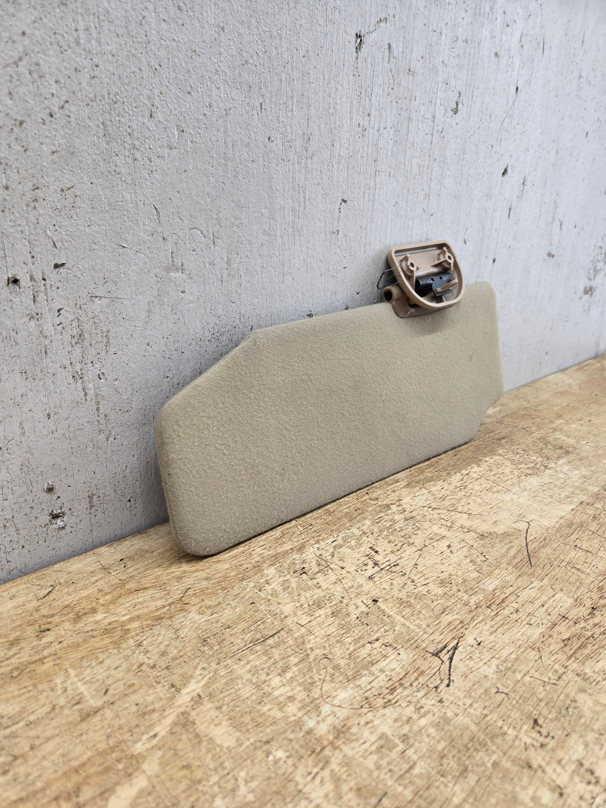 2002-2005 Ford Excursion Passenger Dual Side Sun Visor RH