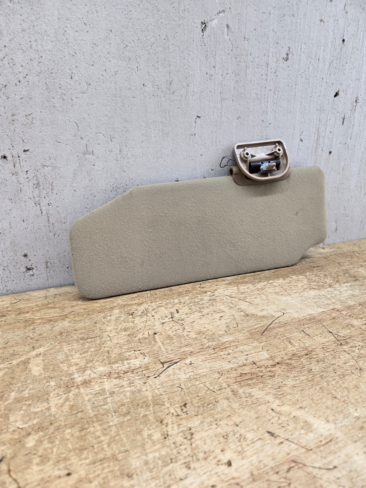 2002-2005 Ford Excursion Passenger Dual Side Sun Visor RH