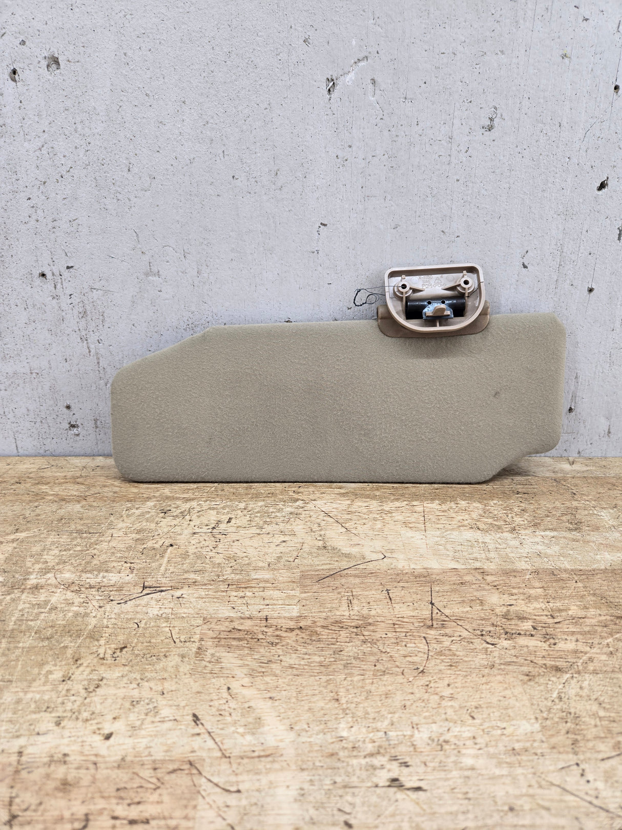 2002-2005 Ford Excursion Passenger Dual Side Sun Visor RH