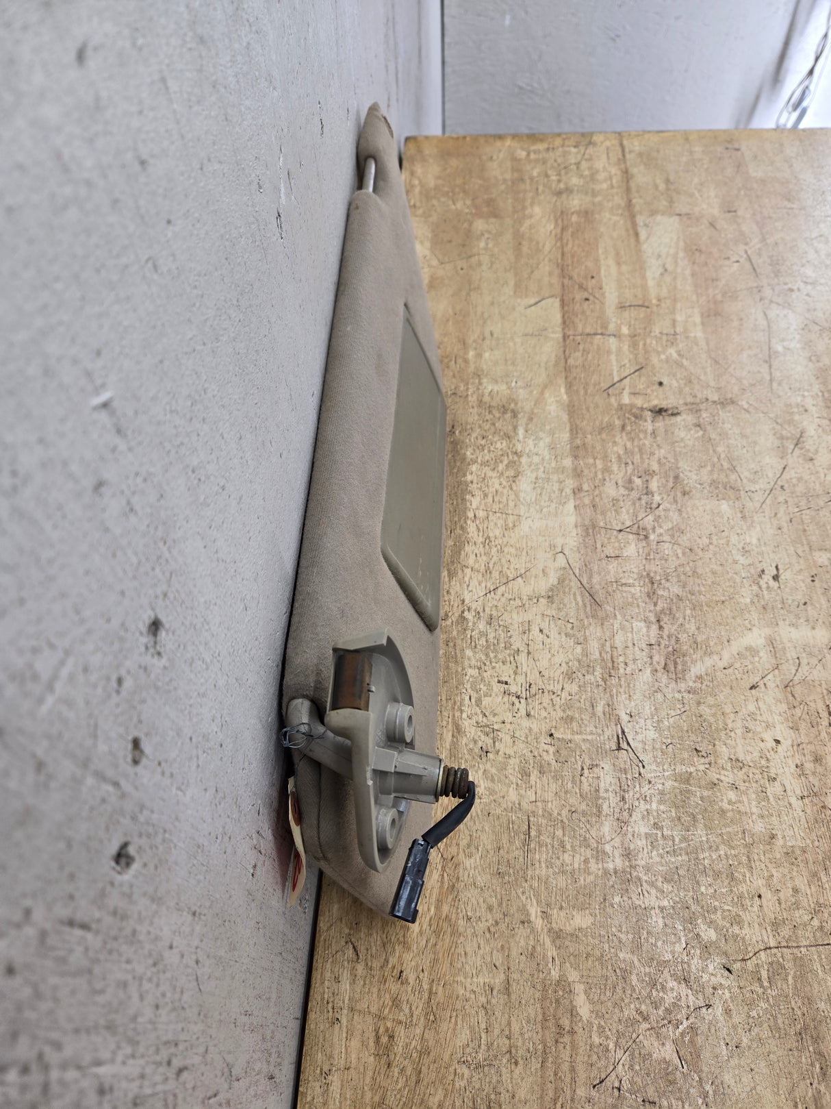 2002-2007 Ford Excursion / Super Duty Driver Side Sun Visor With Light F250 F350 F450 F550 LH