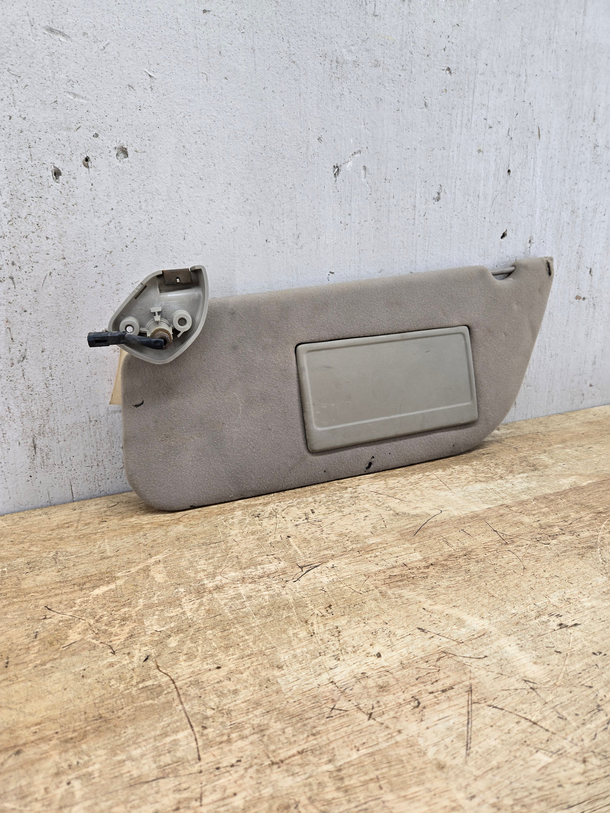 2002-2007 Ford Excursion / Super Duty Driver Side Sun Visor With Light F250 F350 F450 F550 LH