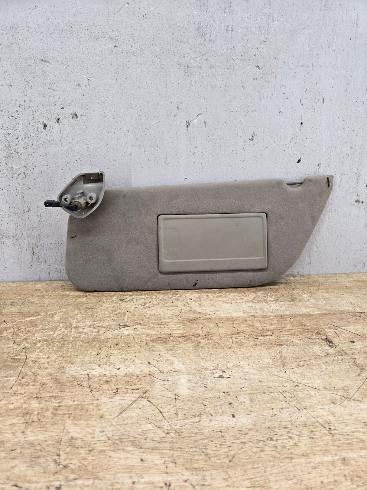 2002-2007 Ford Excursion / Super Duty Driver Side Sun Visor With Light F250 F350 F450 F550 LH