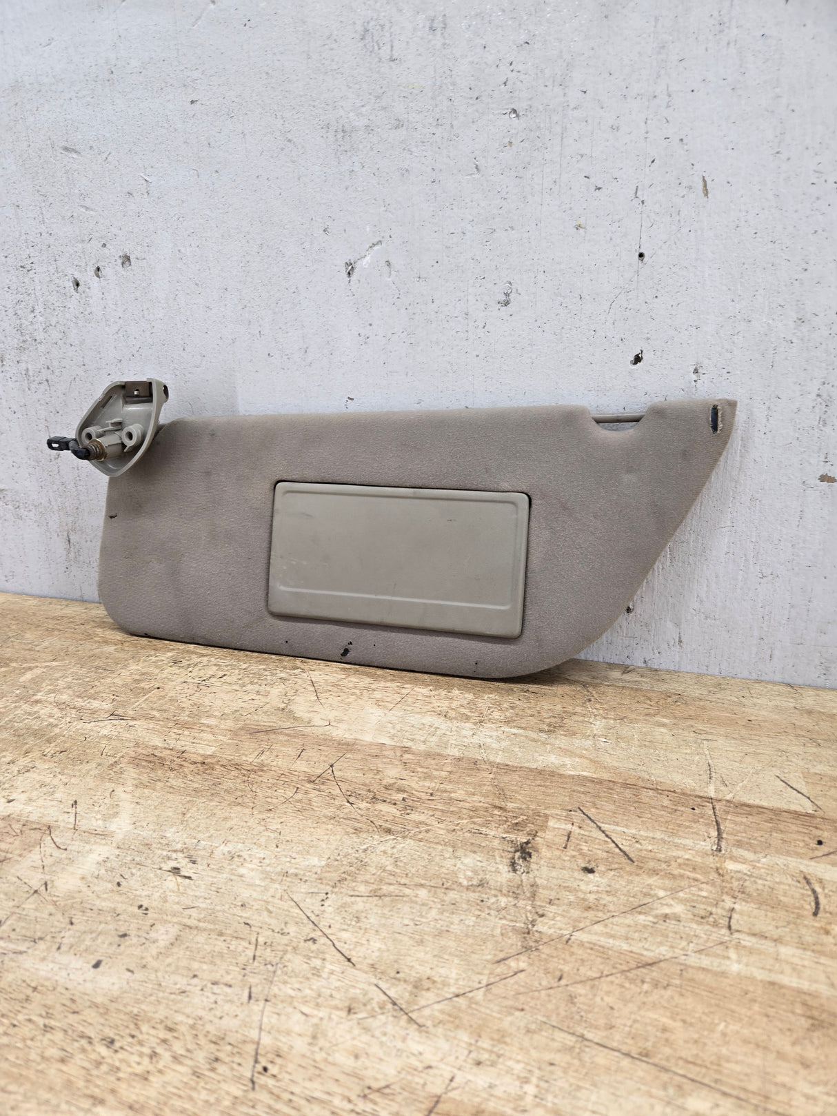 2002-2007 Ford Excursion / Super Duty Driver Side Sun Visor With Light F250 F350 F450 F550 LH