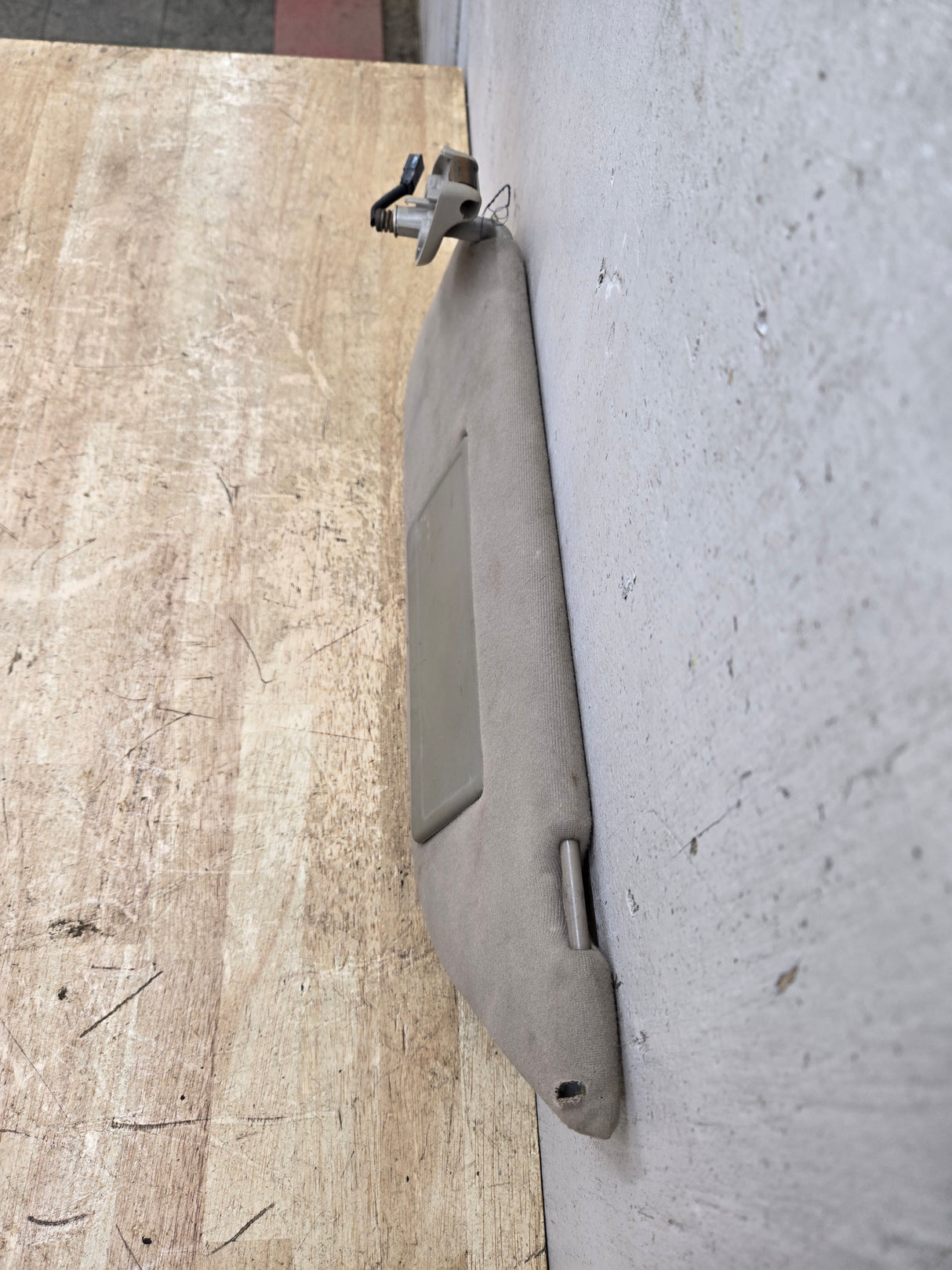 2002-2007 Ford Excursion / Super Duty Driver Side Sun Visor With Light F250 F350 F450 F550 LH