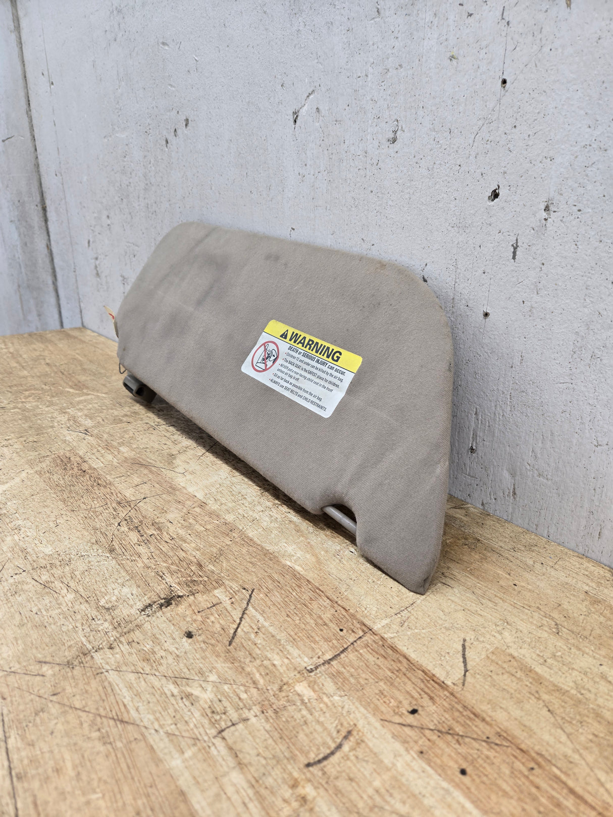 2002-2007 Ford Excursion / Super Duty Driver Side Sun Visor With Light F250 F350 F450 F550 LH