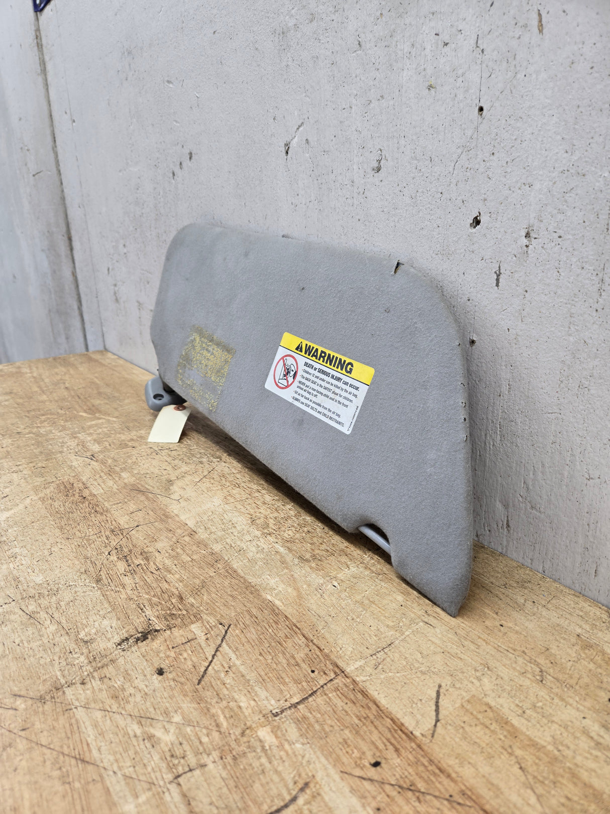 2002-2007 Ford Excursion / Super Duty Driver Side Sun Visor W/O Light F250 F350 F450 F550 LH