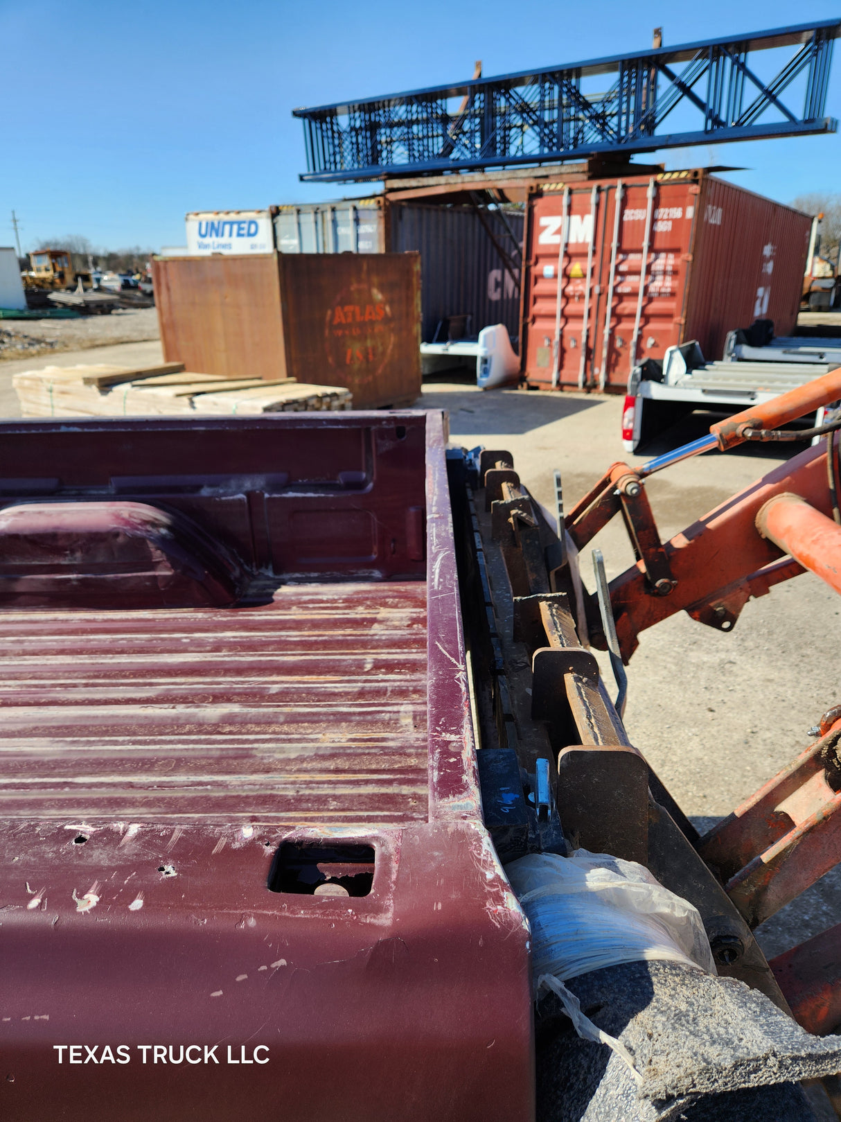 1999-2007 Chevrolet Silverado / GMC Sierra 1500 2500 3500 HD 6' 6" Short Truck Bed