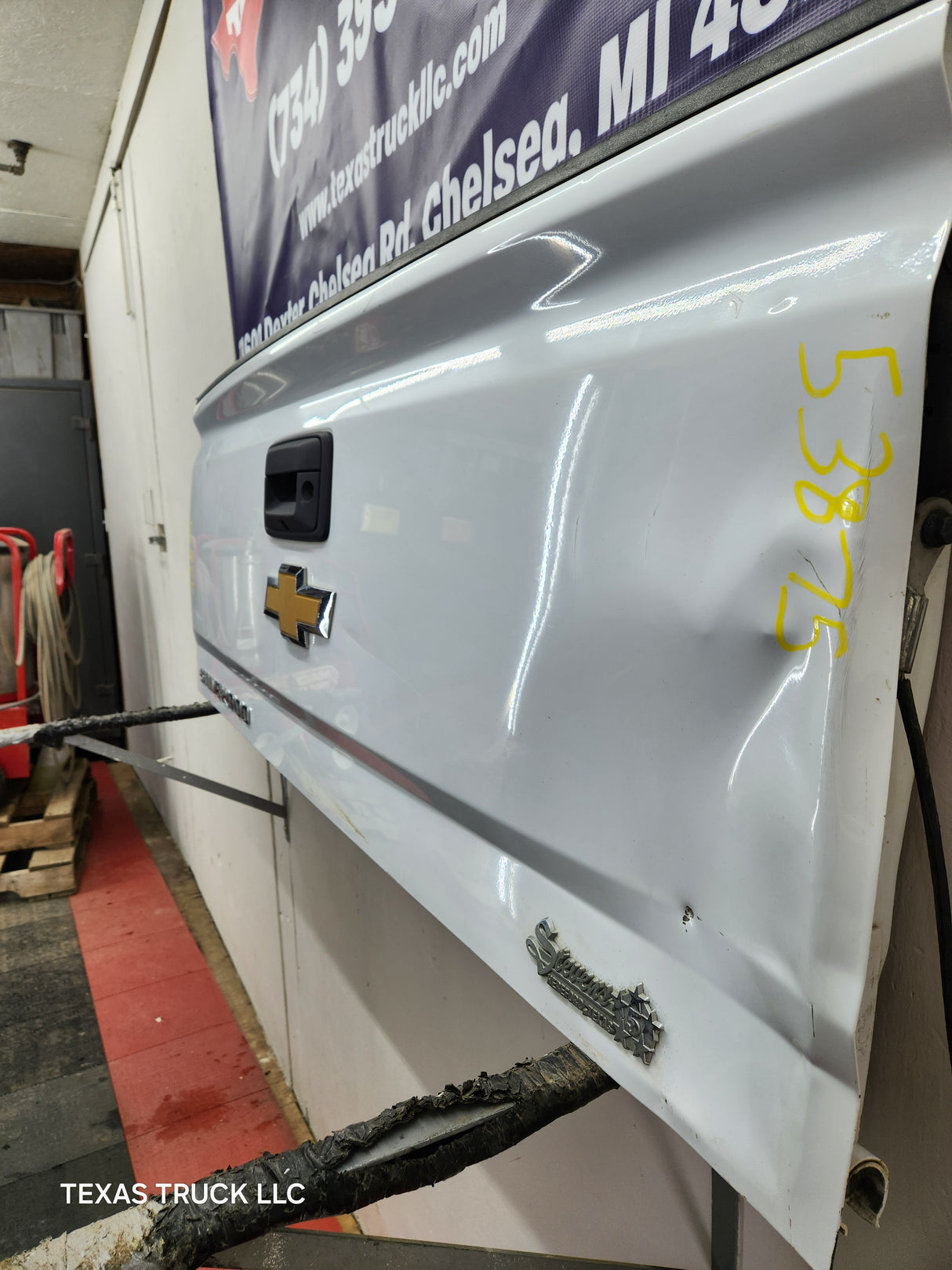 2014-2019 Chevrolet Silverado / GMC Sierra 1500 2500 3500 HD Tailgate