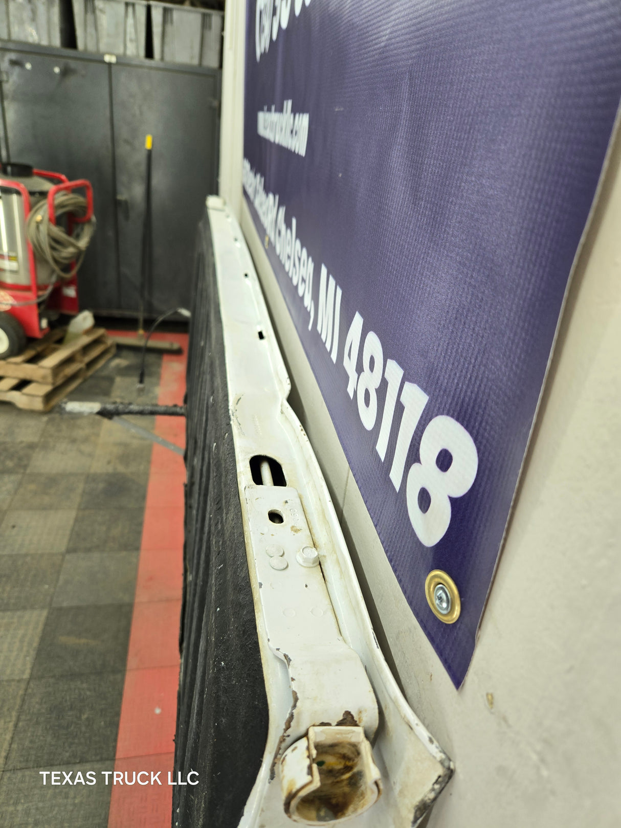 2007-2013 Chevrolet Silverado / GMC Sierra Tailgate 1500 2500 3500 HD