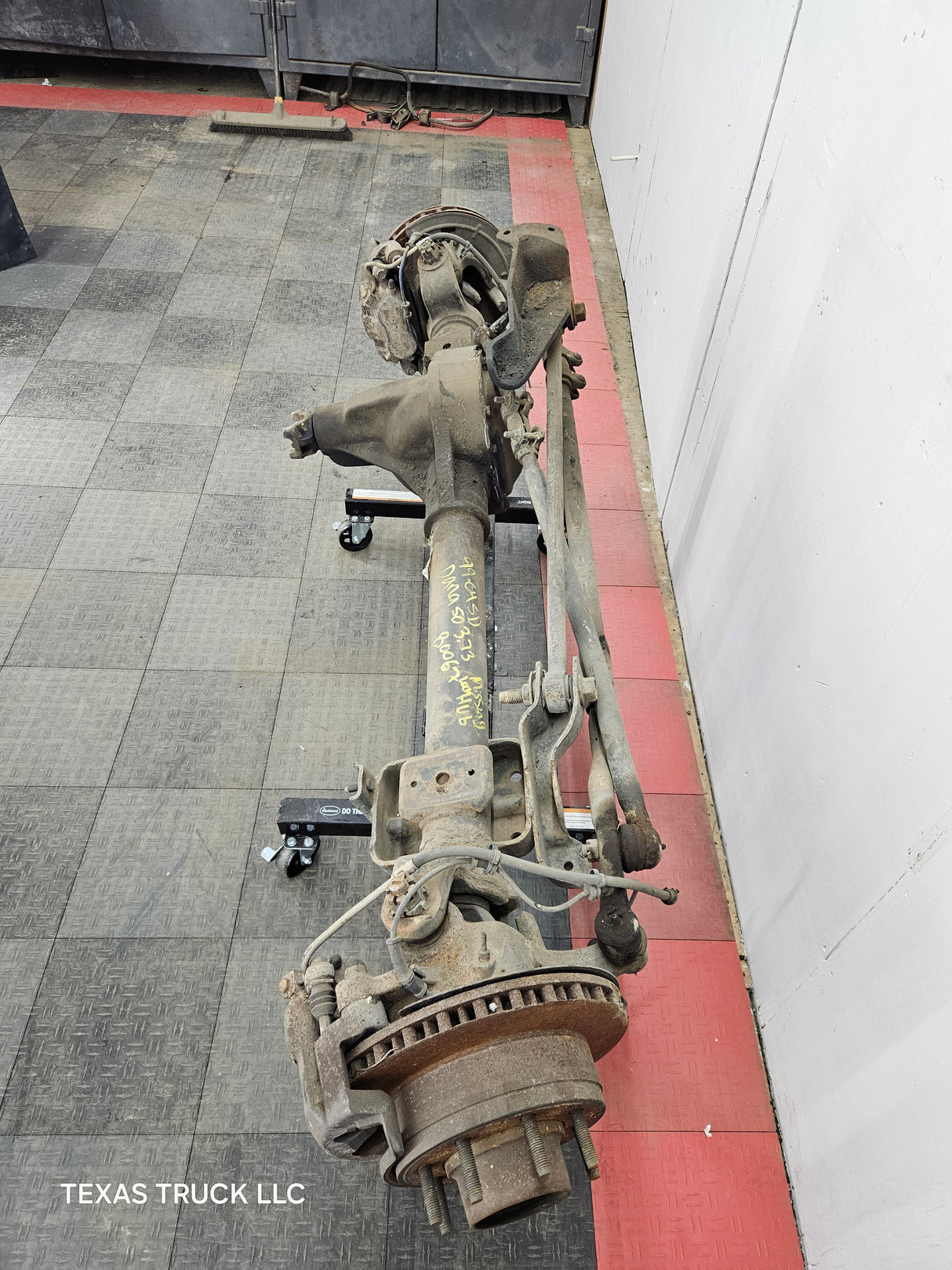 1999-2004 Ford Super Duty F250 F350 SRW Front Axle 3.73 Gear Ratio