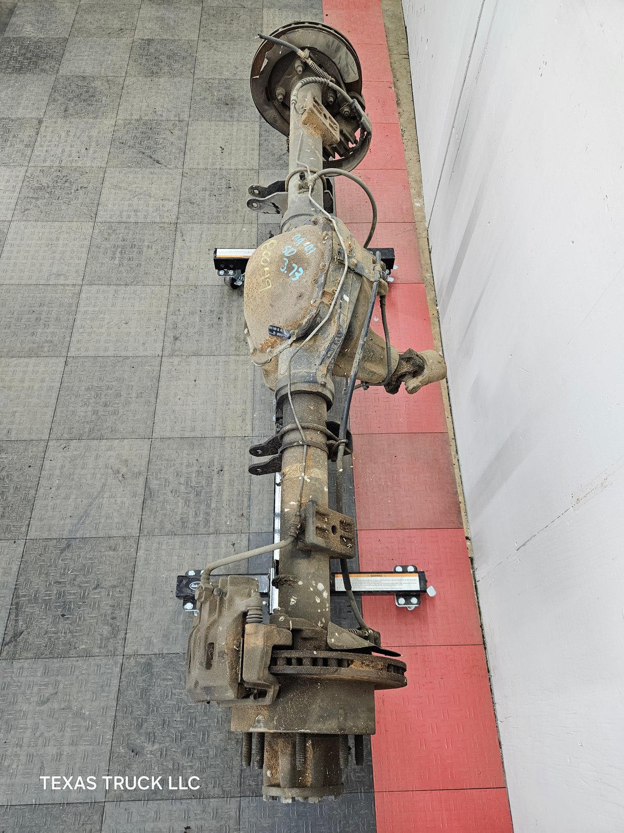 1999-2001 Ford Super Duty F250 F350 SRW Rear Axle 3.73 Ratio