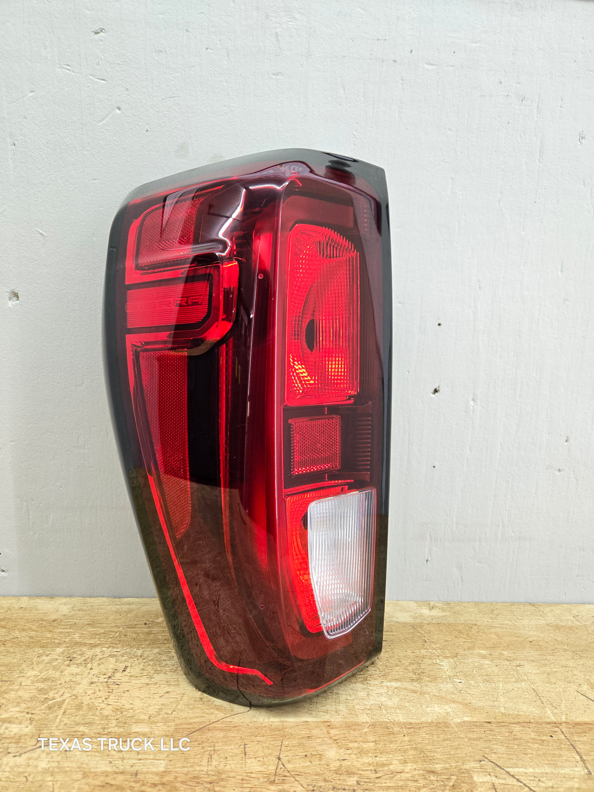 2019-2023 GMC Sierra 1500 2500 3500 HD LH Driver Side Tail Light 85105348