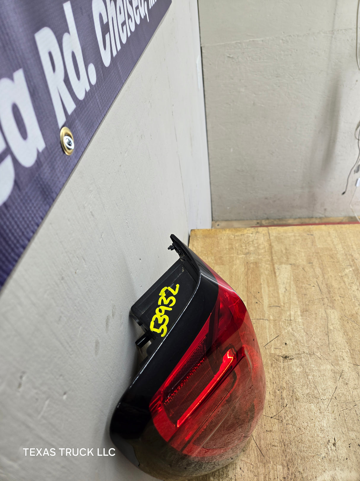 2019-2023 GMC Sierra 1500 2500 3500 HD LH Driver Side Tail Light 85105348