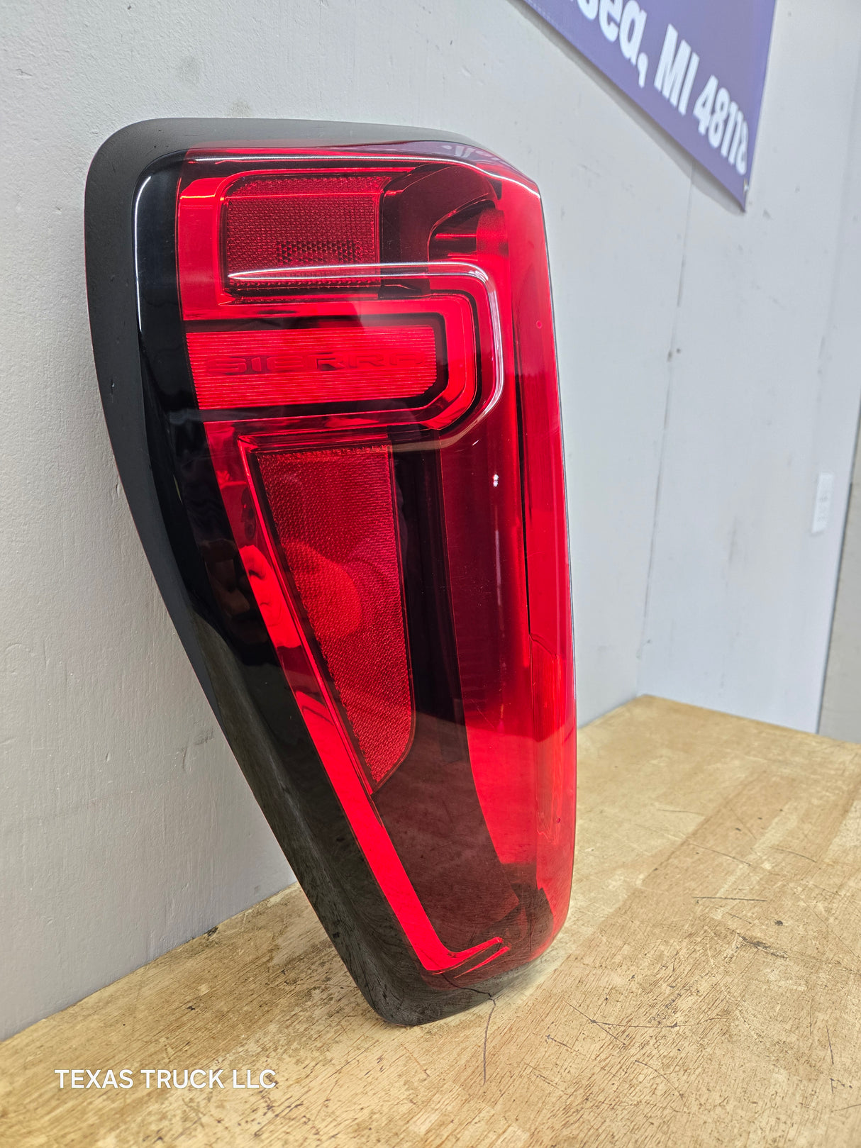 2019-2023 GMC Sierra 1500 2500 3500 HD LH Driver Side Tail Light 85105348