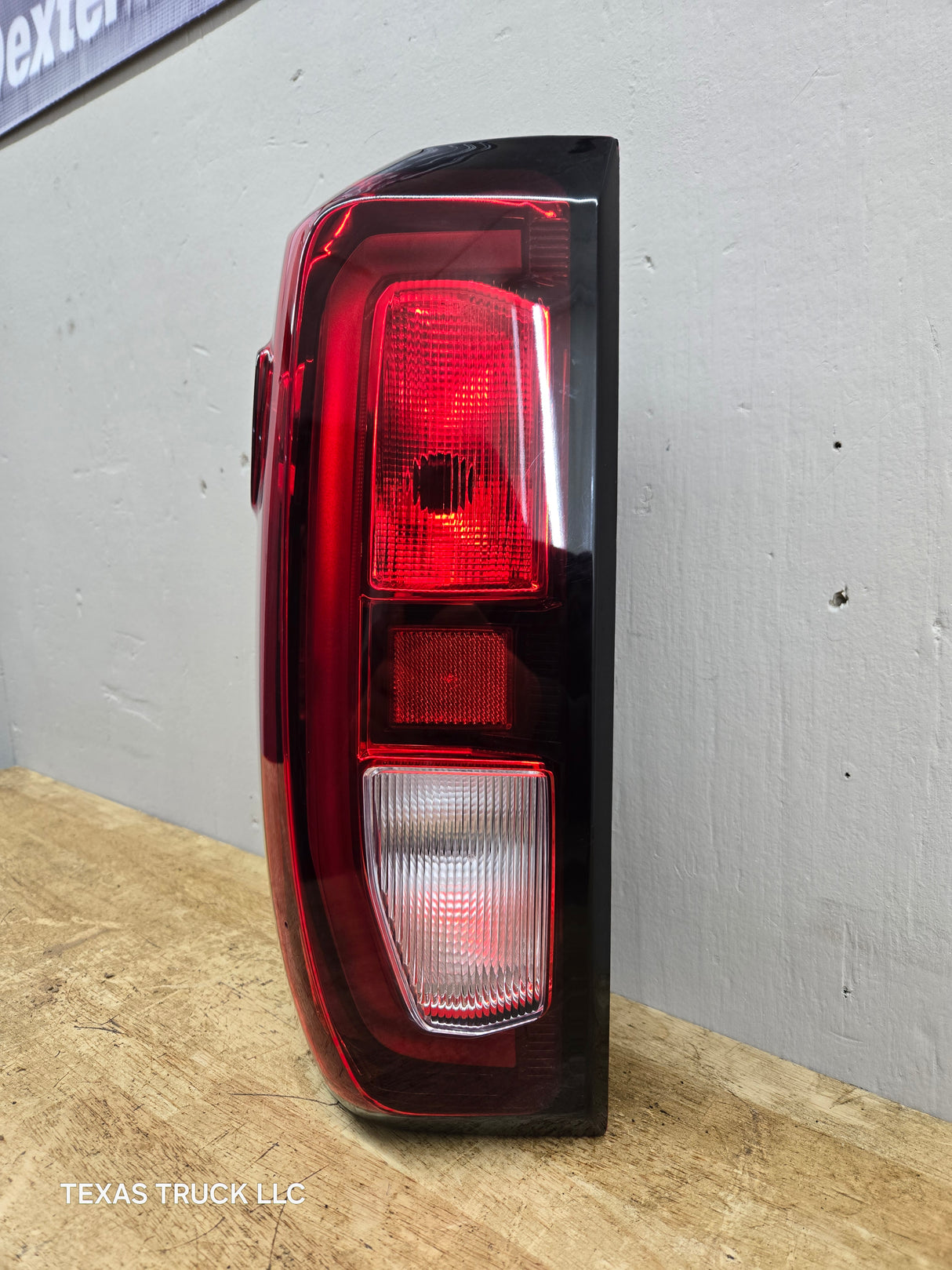 2019-2023 GMC Sierra 1500 2500 3500 HD LH Driver Side Tail Light 85105348