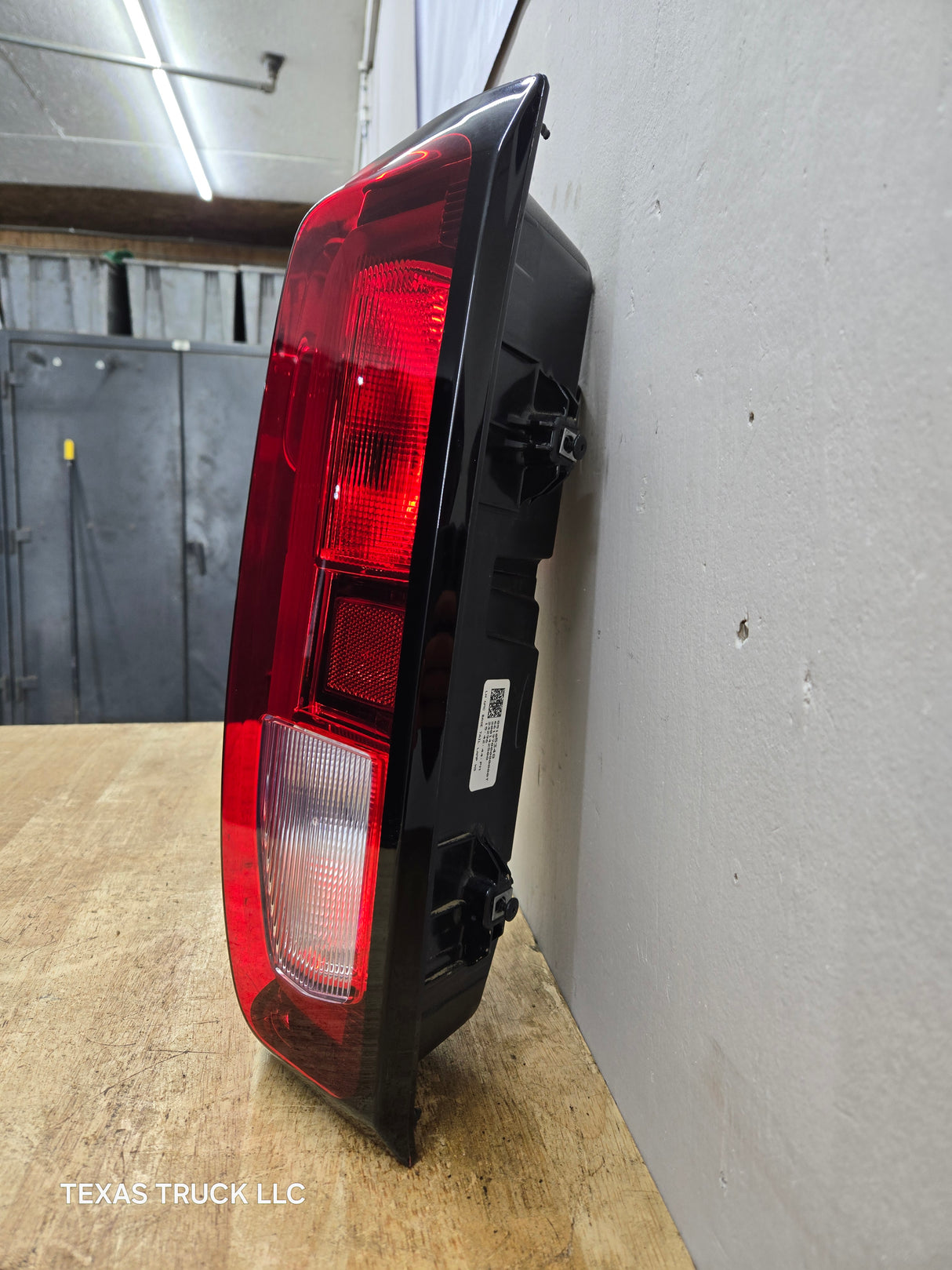2019-2023 GMC Sierra 1500 2500 3500 HD LH Driver Side Tail Light 85105348