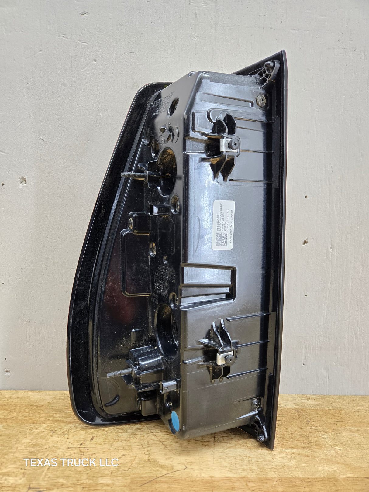 2019-2023 GMC Sierra 1500 2500 3500 HD LH Driver Side Tail Light 85105348