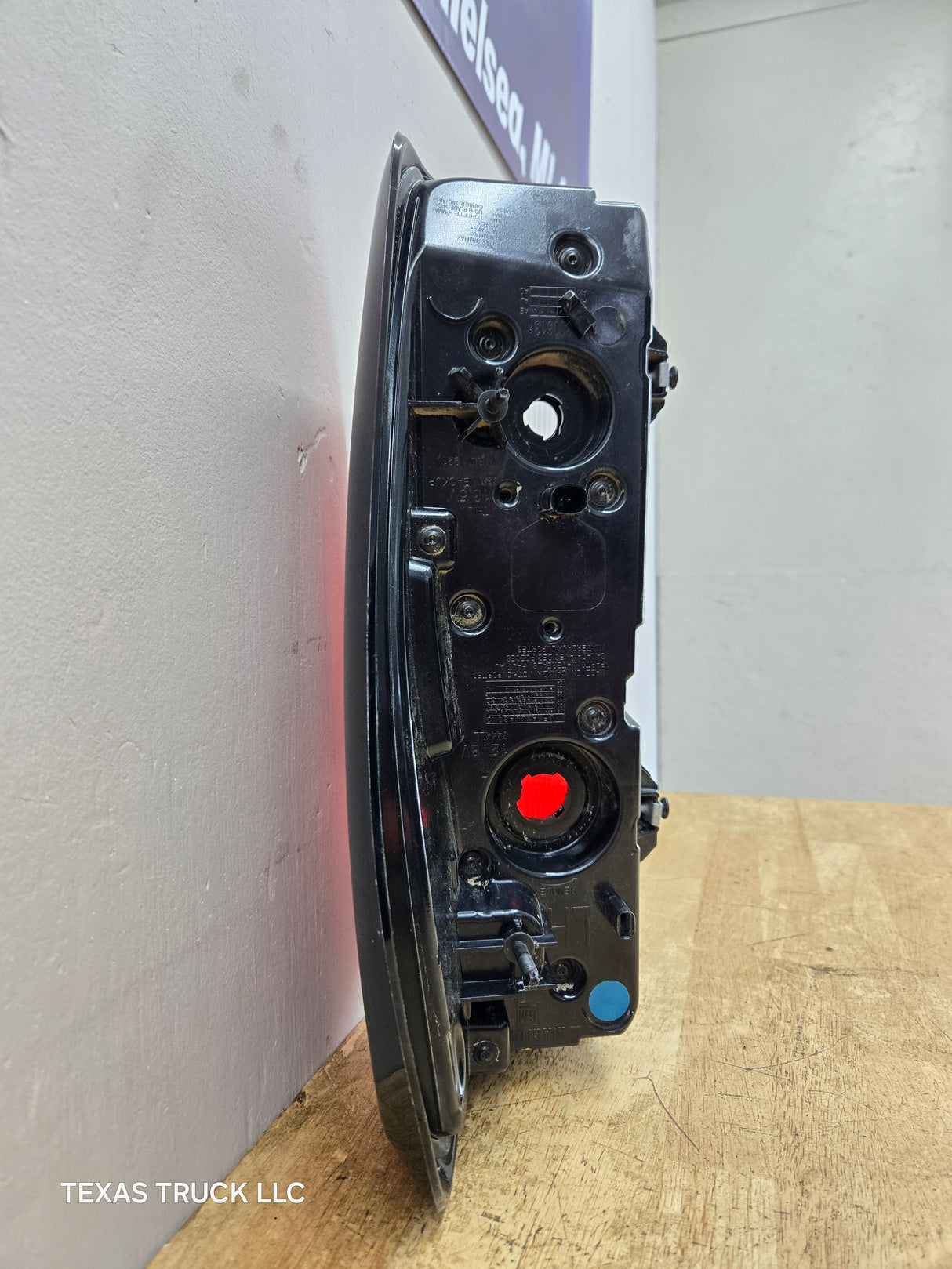 2019-2023 GMC Sierra 1500 2500 3500 HD LH Driver Side Tail Light 85105348