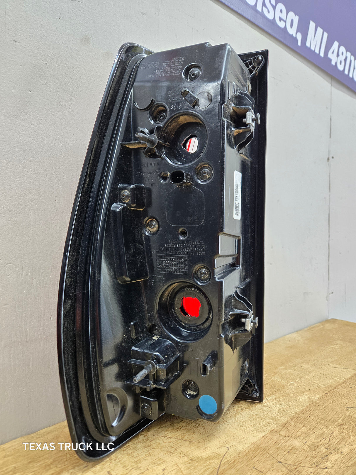 2019-2023 GMC Sierra 1500 2500 3500 HD LH Driver Side Tail Light 85105348