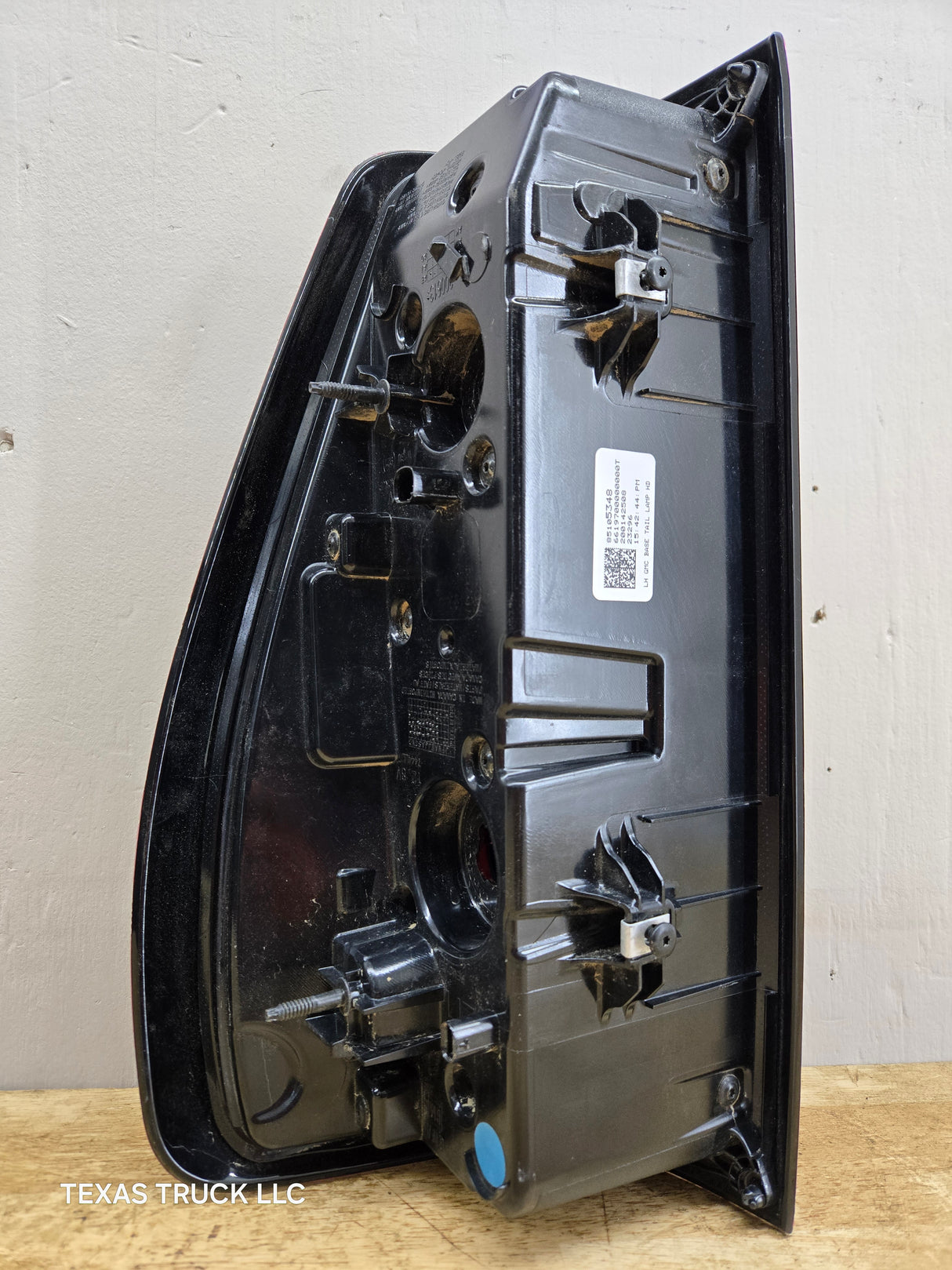 2019-2023 GMC Sierra 1500 2500 3500 HD LH Driver Side Tail Light 85105348