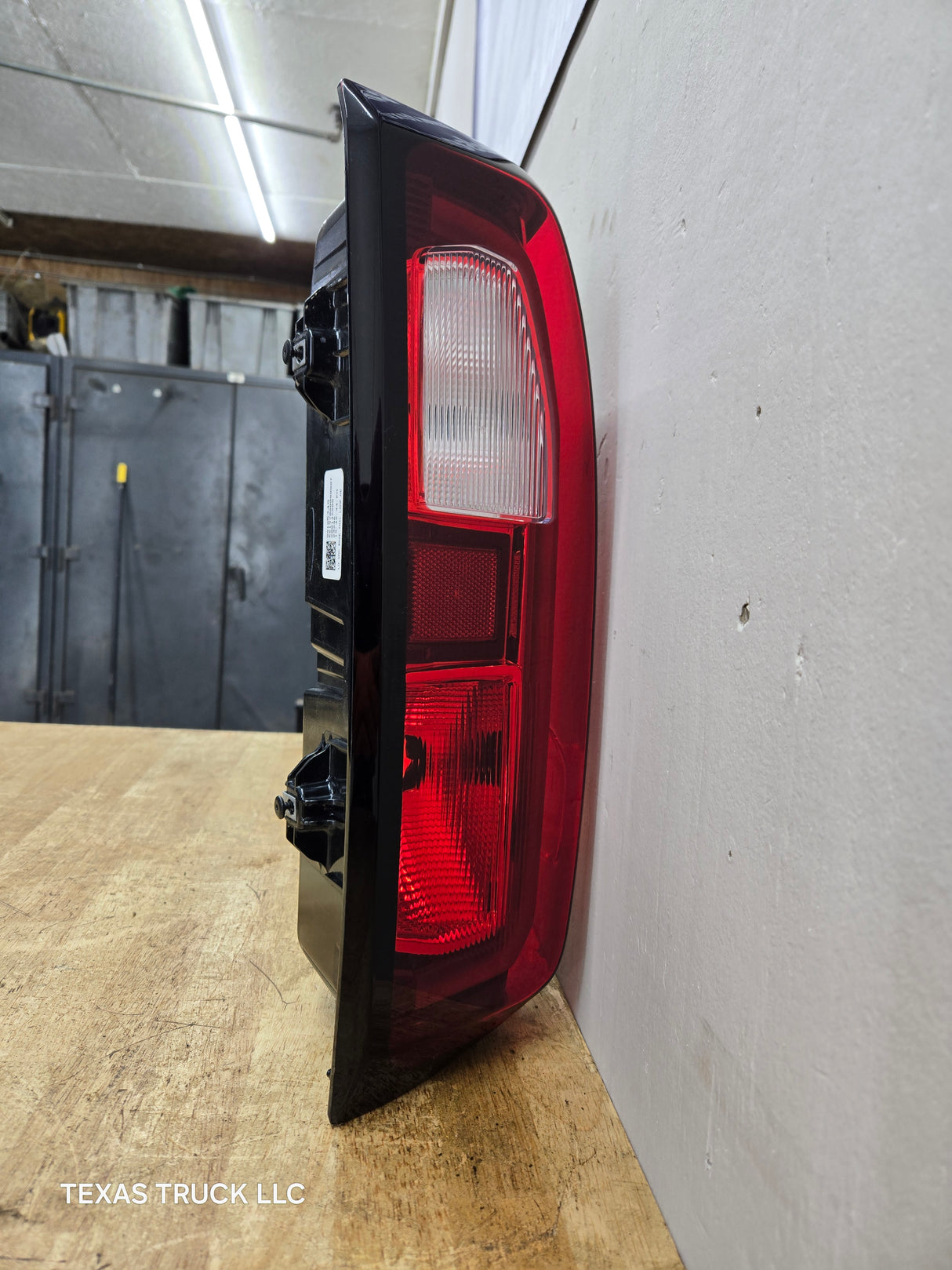 2019-2023 GMC Sierra 1500 2500 3500 HD LH Driver Side Tail Light 85105348