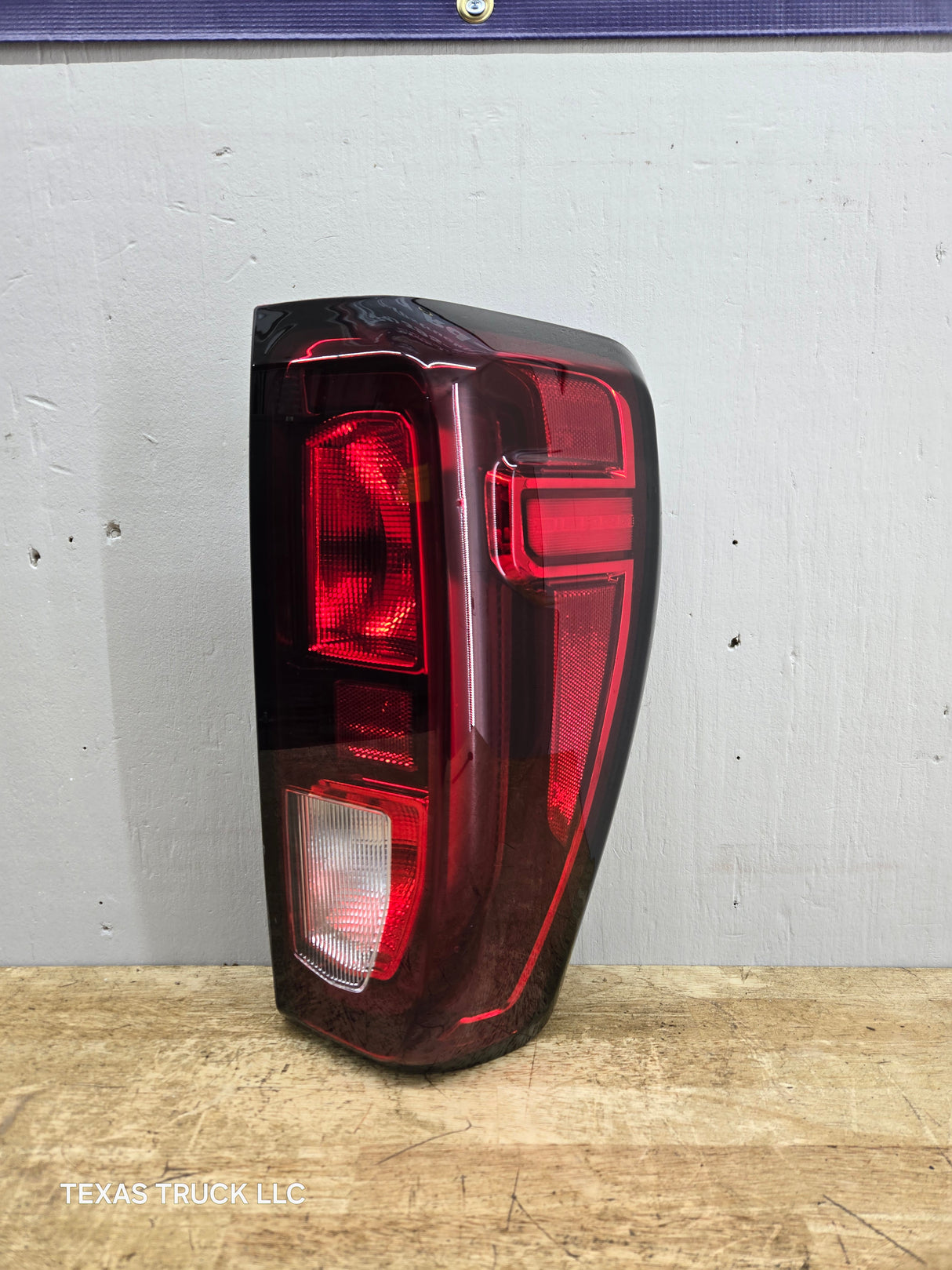 2019-2023 GMC Sierra 1500 2500 3500 HD RH Passenger Side Tail Light 85105349