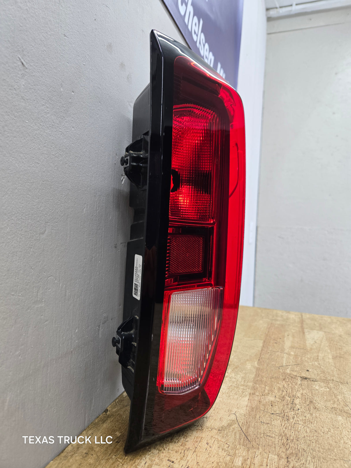 2019-2023 GMC Sierra 1500 2500 3500 HD RH Passenger Side Tail Light 85105349