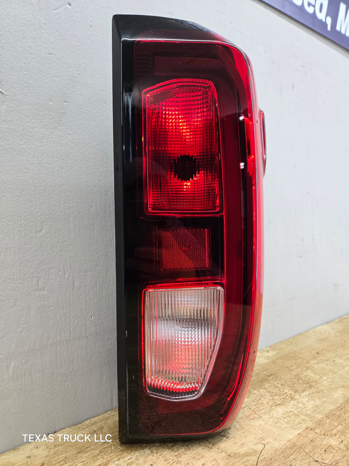 2019-2023 GMC Sierra 1500 2500 3500 HD RH Passenger Side Tail Light 85105349
