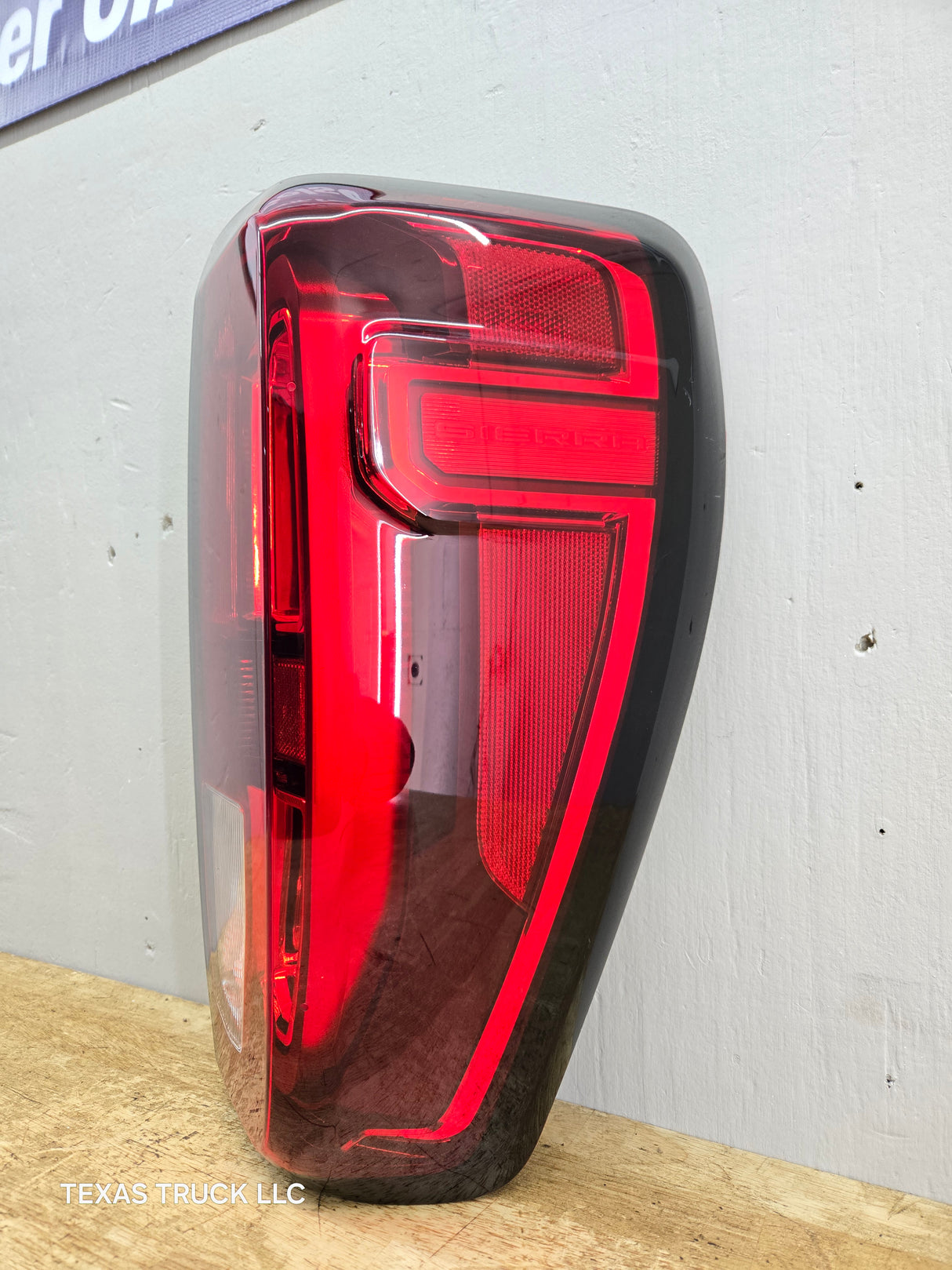 2019-2023 GMC Sierra 1500 2500 3500 HD RH Passenger Side Tail Light 85105349