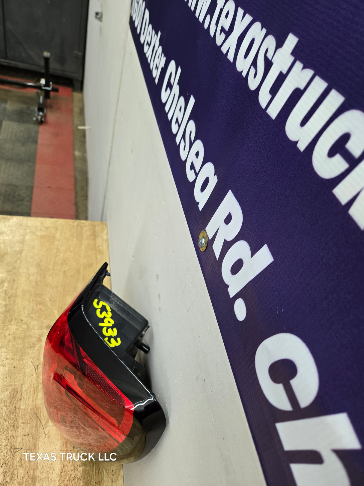 2019-2023 GMC Sierra 1500 2500 3500 HD RH Passenger Side Tail Light 85105349