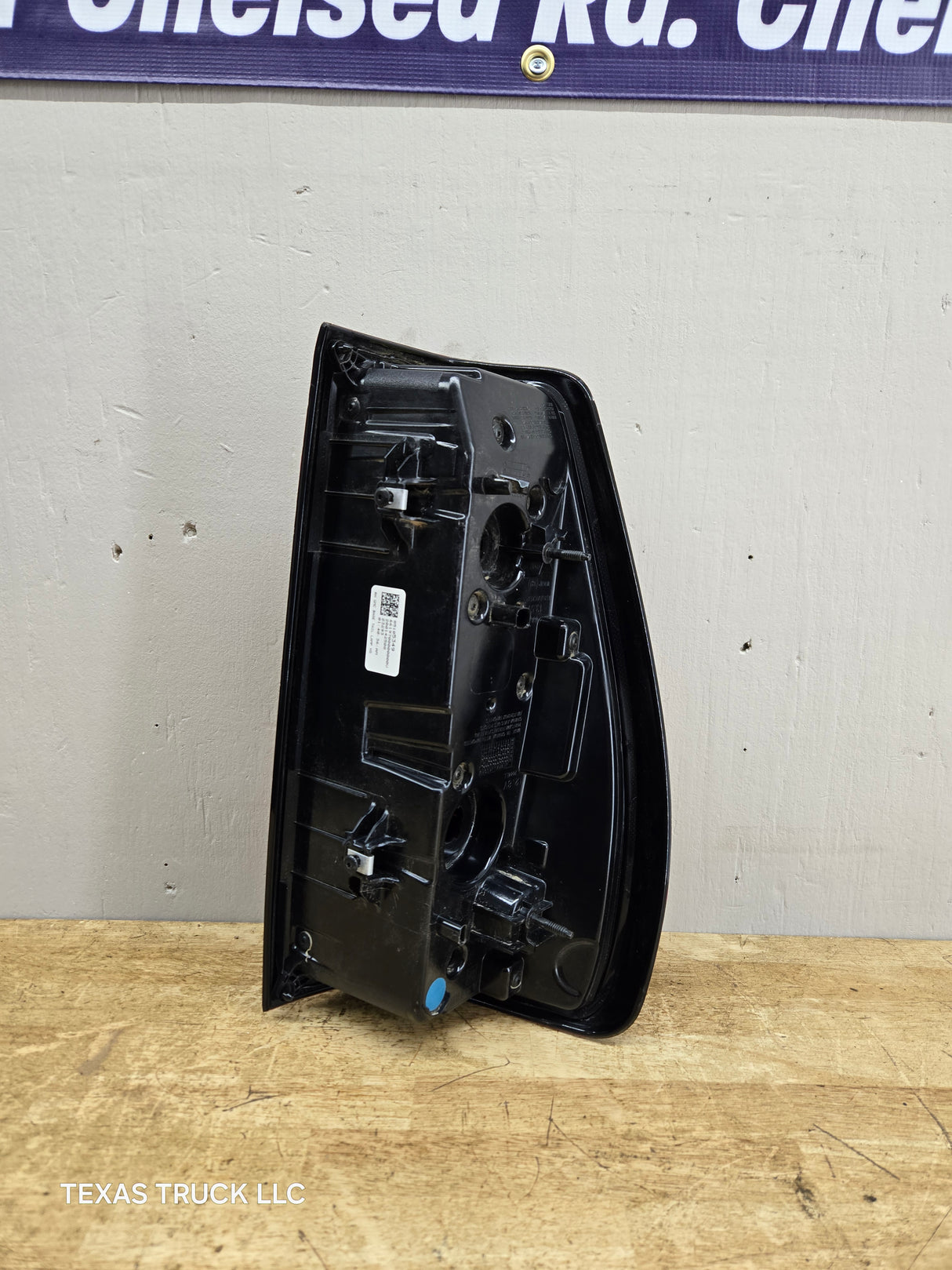 2019-2023 GMC Sierra 1500 2500 3500 HD RH Passenger Side Tail Light 85105349