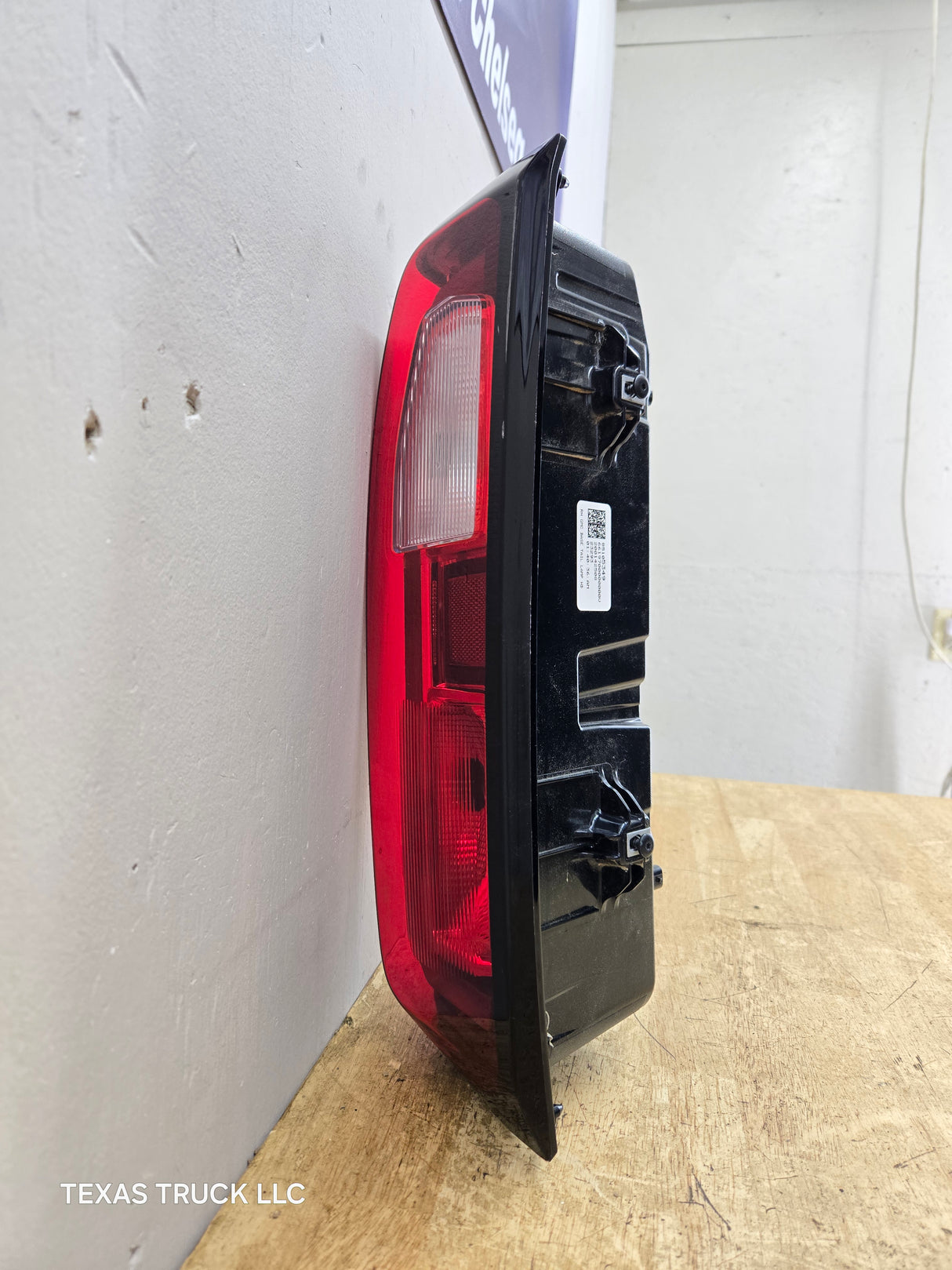 2019-2023 GMC Sierra 1500 2500 3500 HD RH Passenger Side Tail Light 85105349