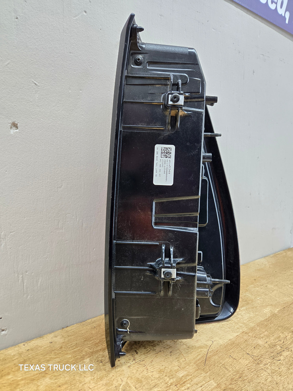 2019-2023 GMC Sierra 1500 2500 3500 HD RH Passenger Side Tail Light 85105349