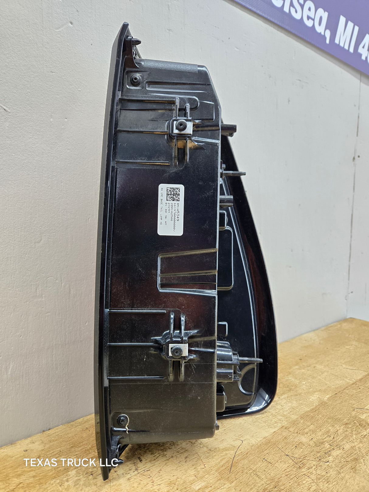 2019-2023 GMC Sierra 1500 2500 3500 HD RH Passenger Side Tail Light 85105349