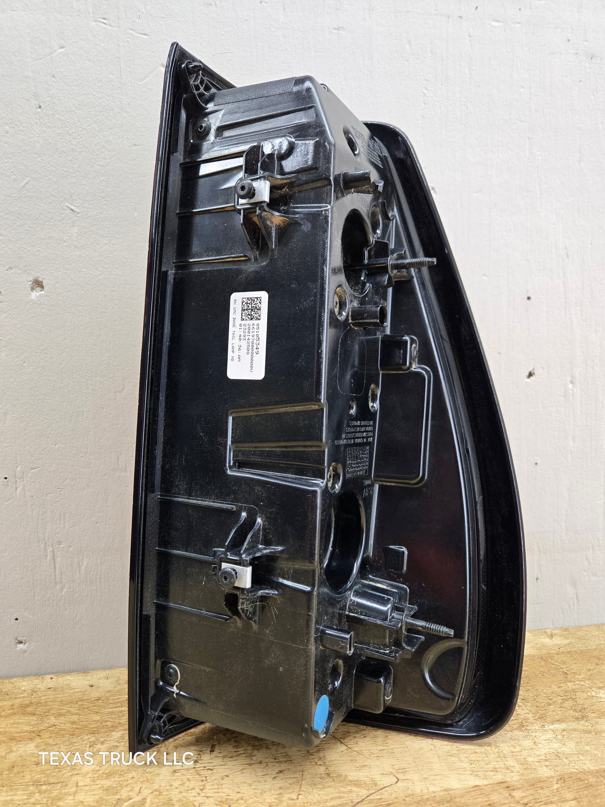 2019-2023 GMC Sierra 1500 2500 3500 HD RH Passenger Side Tail Light 85105349