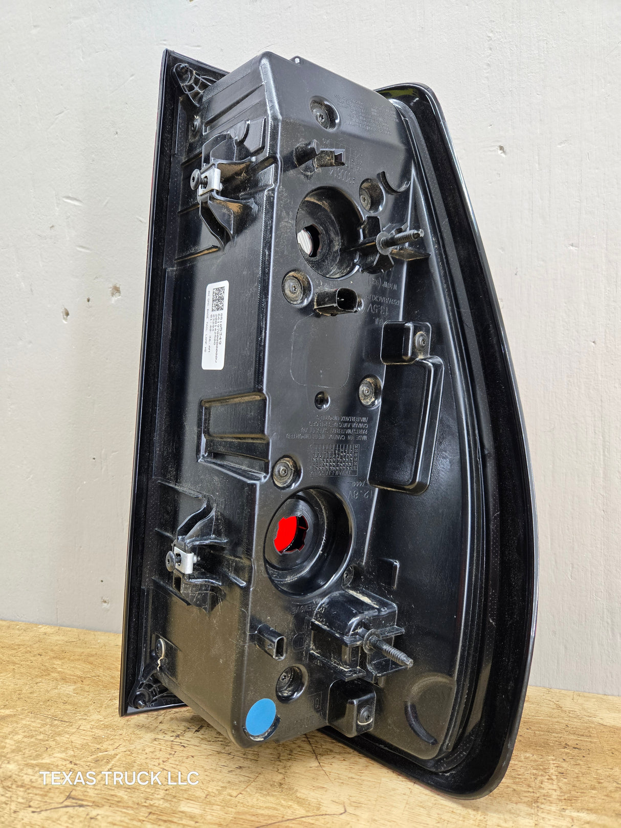 2019-2023 GMC Sierra 1500 2500 3500 HD RH Passenger Side Tail Light 85105349