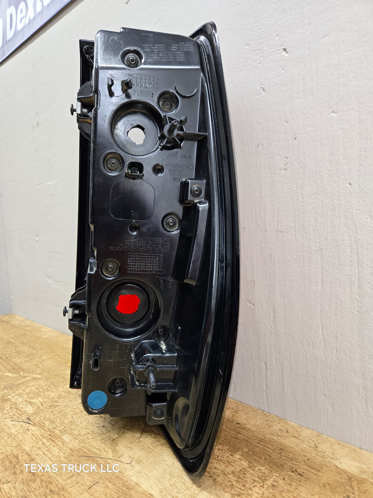 2019-2023 GMC Sierra 1500 2500 3500 HD RH Passenger Side Tail Light 85105349