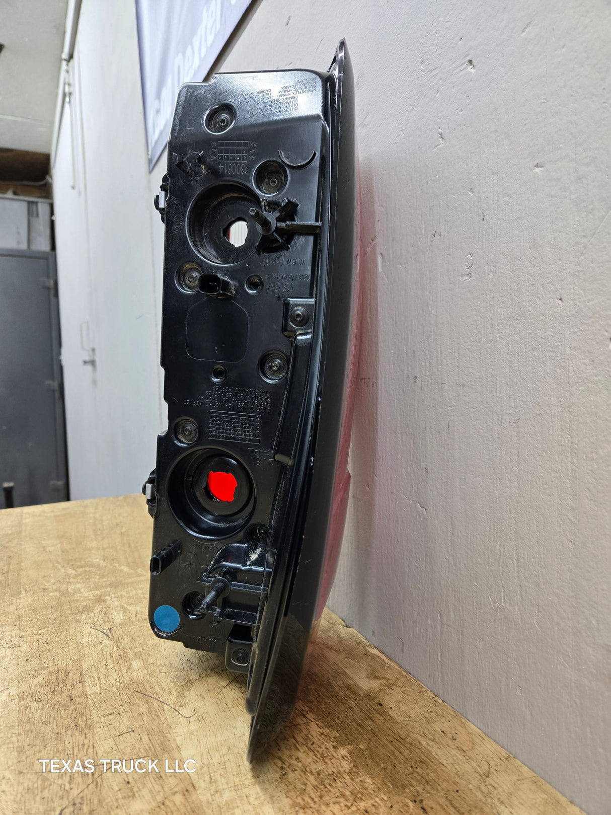 2019-2023 GMC Sierra 1500 2500 3500 HD RH Passenger Side Tail Light 85105349