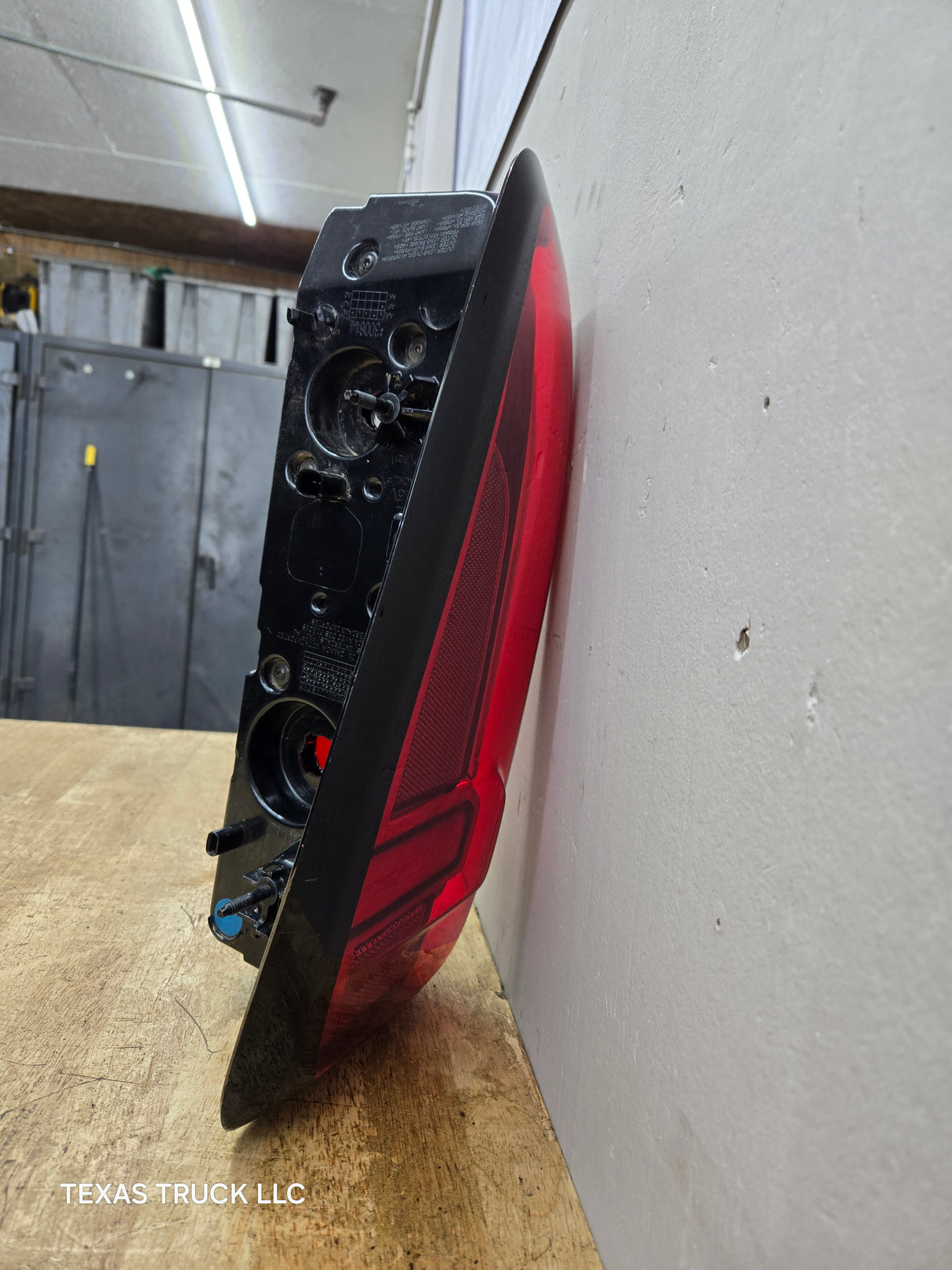 2019-2023 GMC Sierra 1500 2500 3500 HD RH Passenger Side Tail Light 85105349