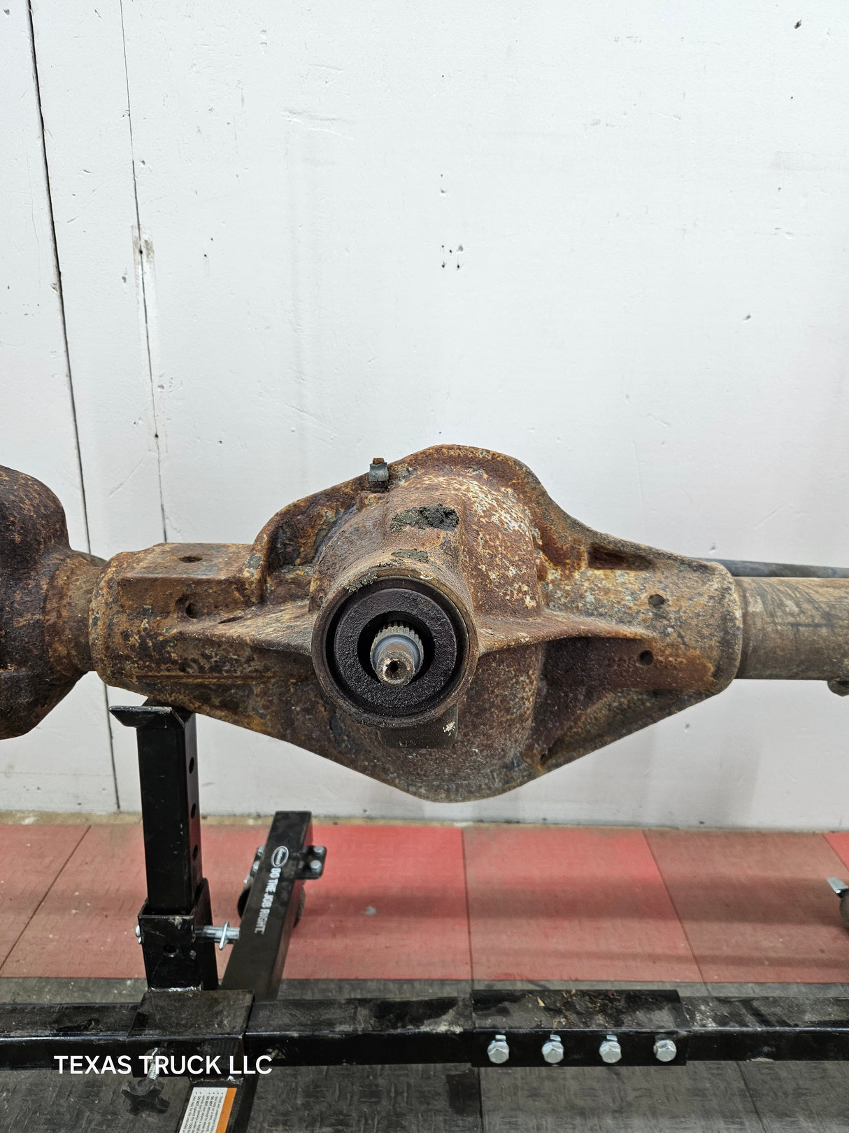1999-2004 Ford Super Duty F250 F350 SRW Front Axle - For Parts, Part Out