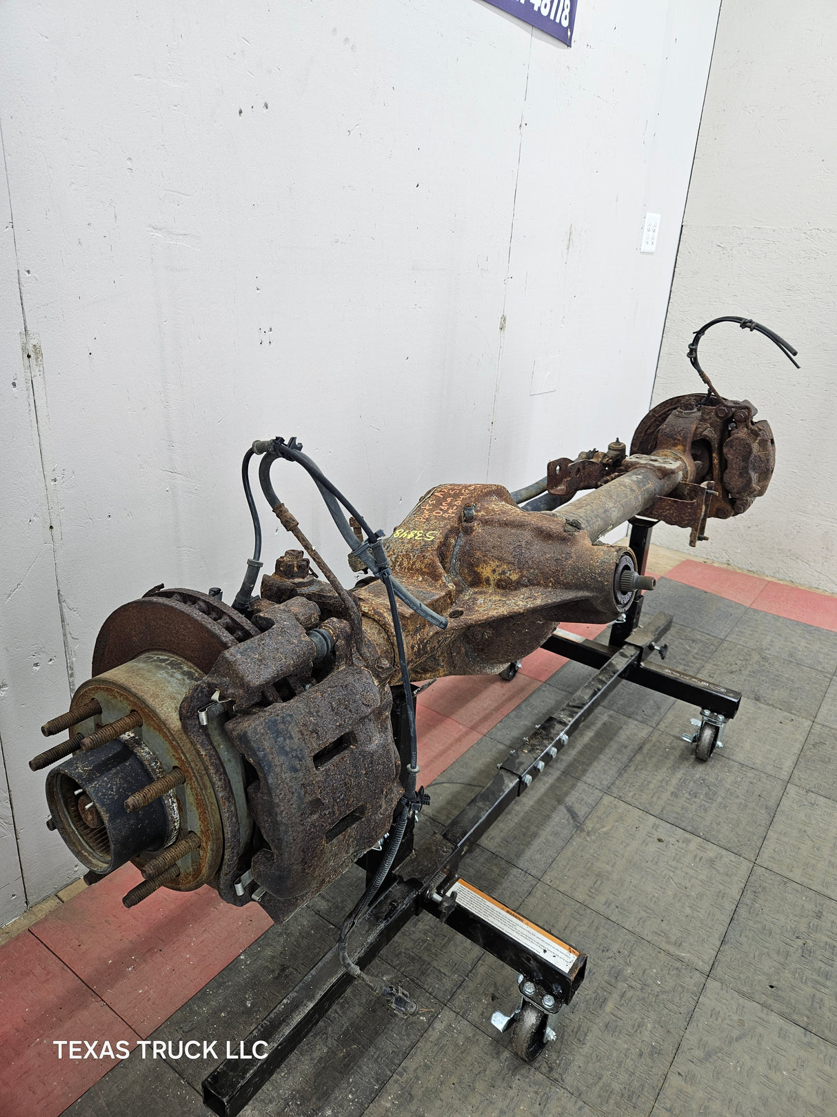 1999-2004 Ford Super Duty F250 F350 SRW Front Axle - For Parts, Part Out