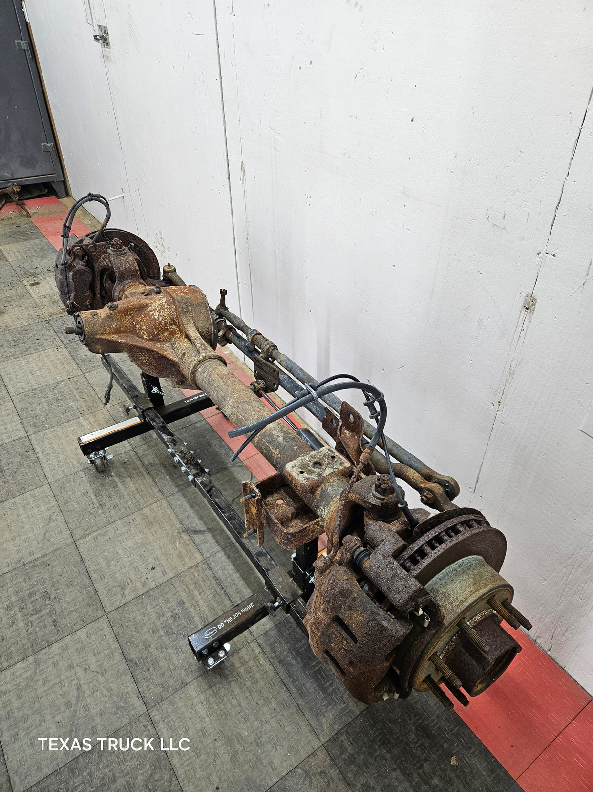 1999-2004 Ford Super Duty F250 F350 SRW Front Axle - For Parts, Part Out