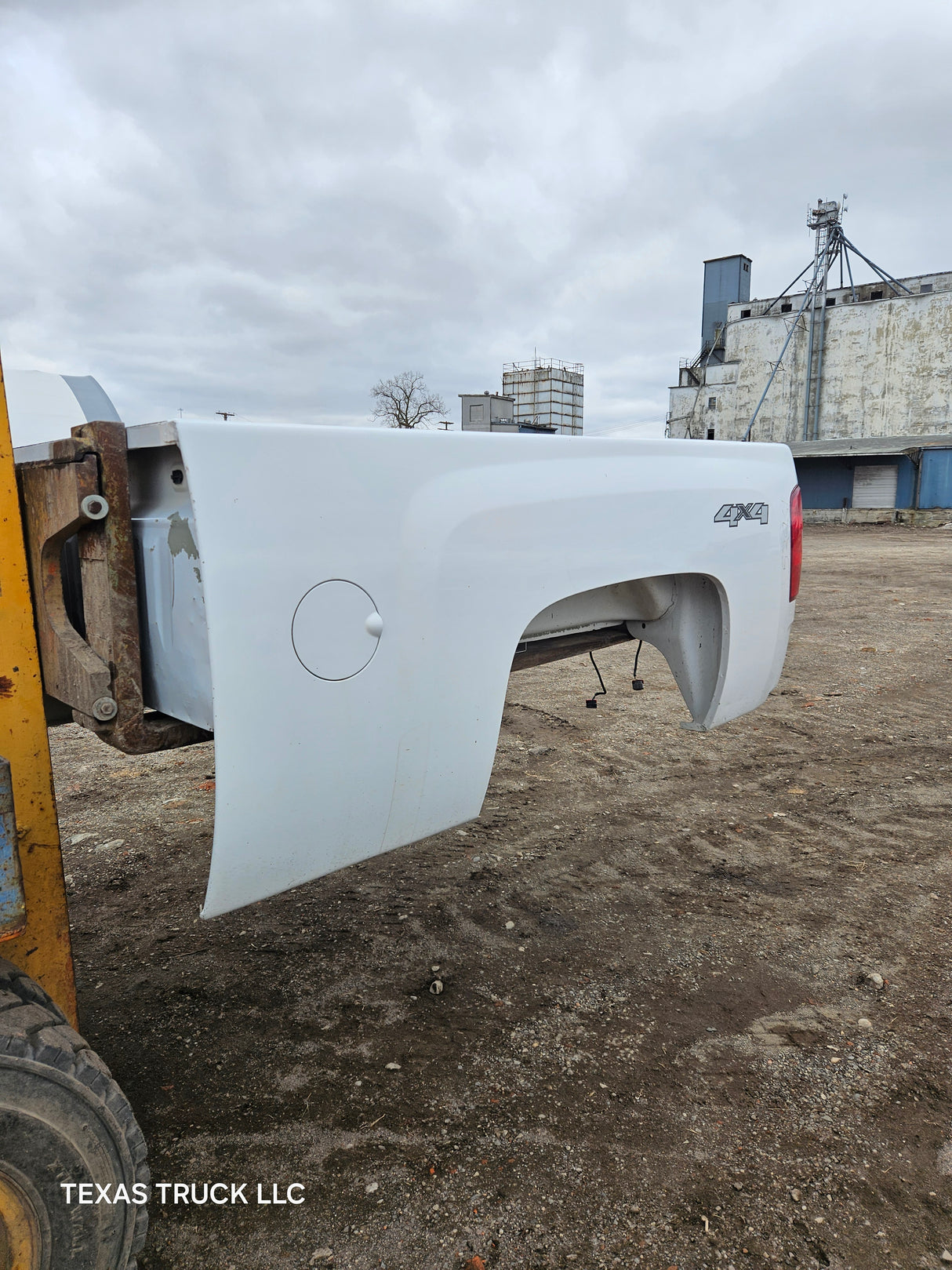 2007-2013 Chevrolet Silverado 1500 2500 3500 HD 6' 6" Short Truck Bed