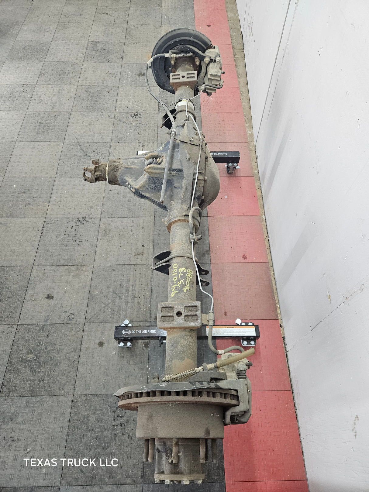1999-2001 Ford Super Duty F250 F350 SRW Rear Axle 3.73 Ratio